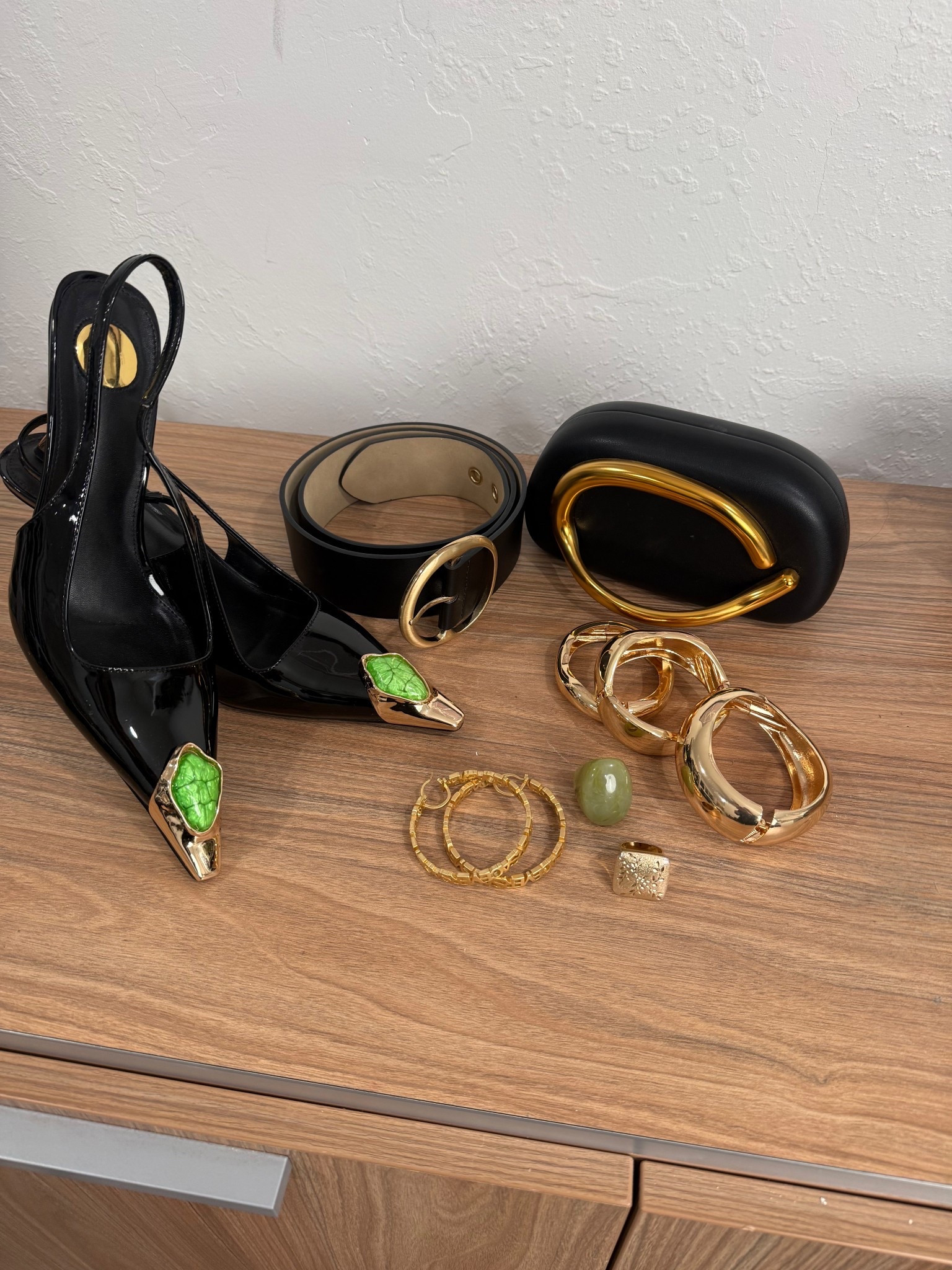 These accessories will instantly level up any outfit! Designer look for less!

#accecories #lookforless

#LTKBeauty #LTKMidsize #LTKootd