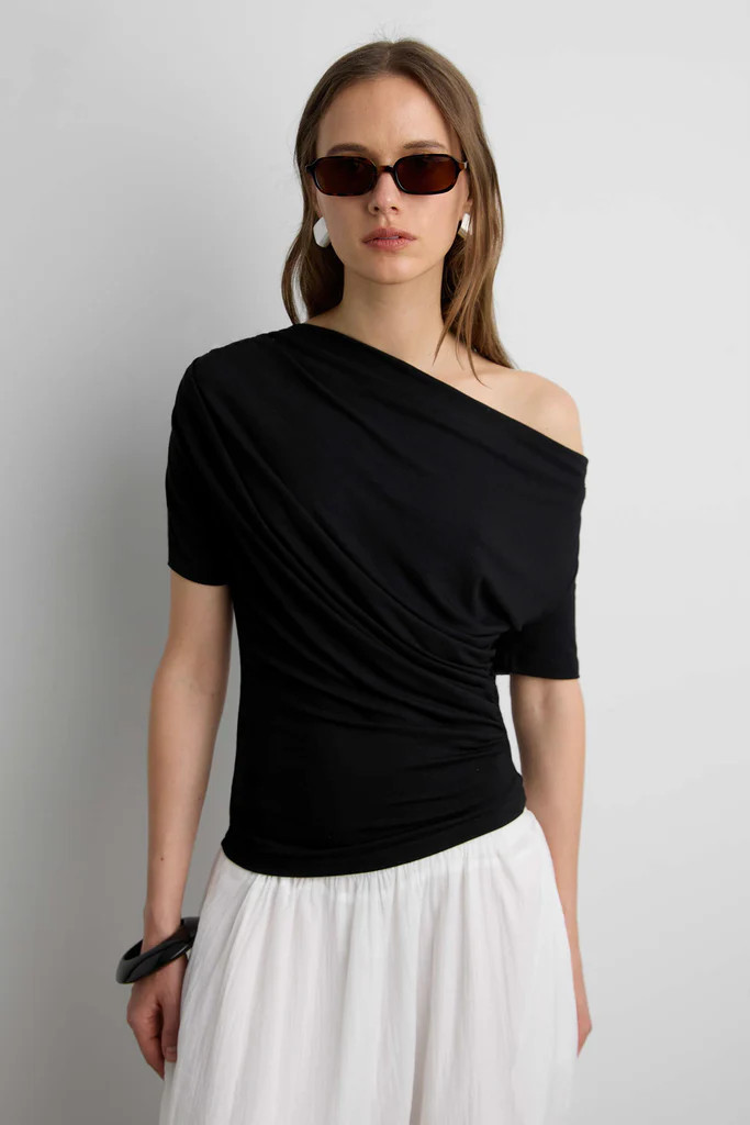 BOAT NECK TOP WITH SHIRRED SIDE DETAIL | OAK + FORT