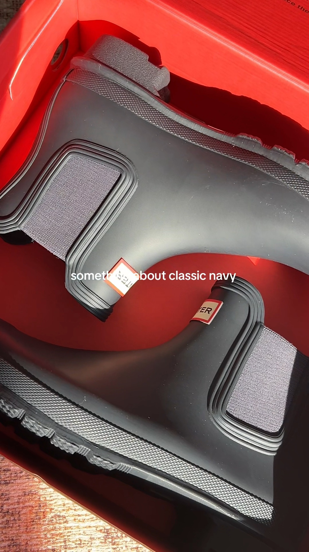 Hunter boots started making their comeback last year. I am fully here for it 

#LTKFindsUnder100 #LTKSeasonal #LTKSaleAlert