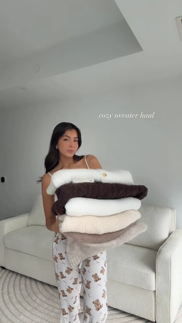 Sweater weather ready 🧸 @johnandjenncollection