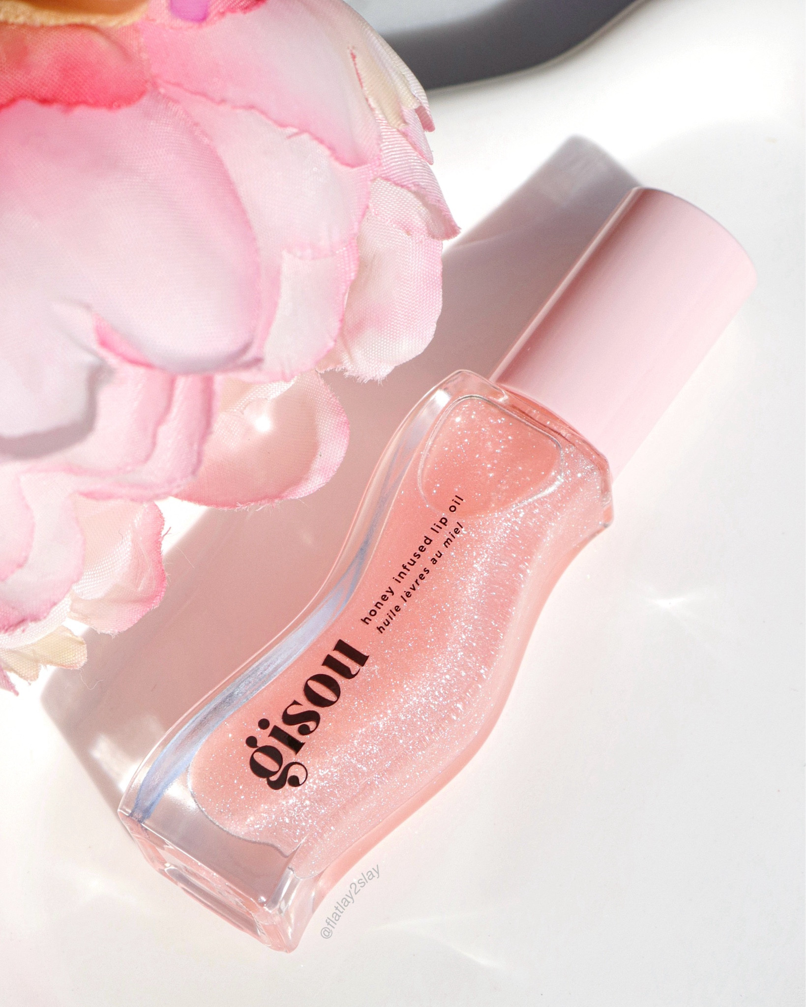 The prettiest pink lip oil ✨🌸🎀💖 @gisou honey infused lip oil in shade watermelon sugar 🍉🍯✨👌🏻 Love this hydrating lip oil with beautiful shimmers and stunning light pink shade 🥰

*pr sample/gifted

#gisou #lipoil #pinkaesthetics #beautyessentials #girlstuff 

#LTKBeauty