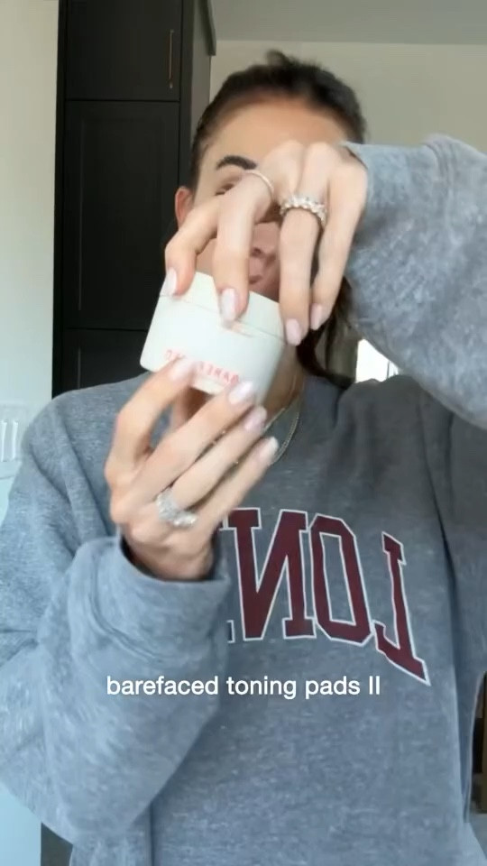 my easy three minute morning skincare routine!✨


#skincare #beauty #skincareroutine

#LTKbeauty