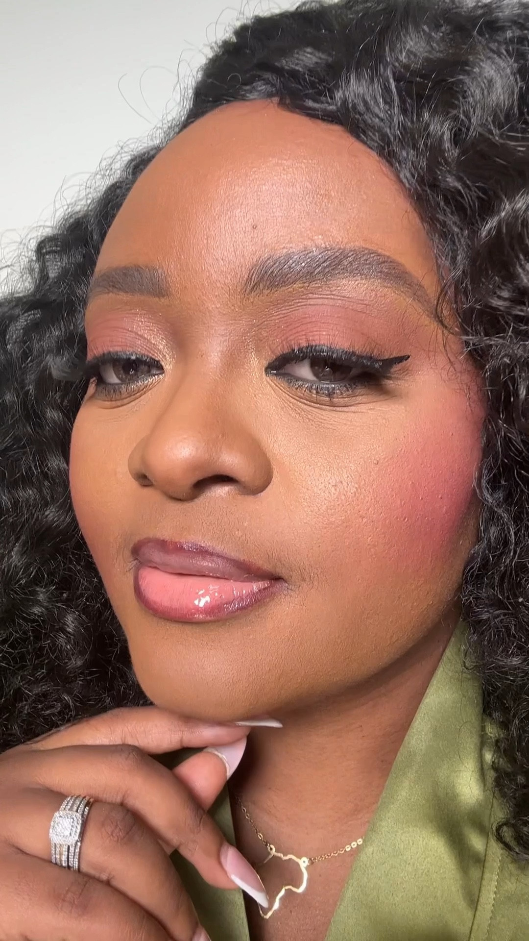 Final touches the favorite part of makeup routine 💋 

#LTKgrwm #LTKBeauty