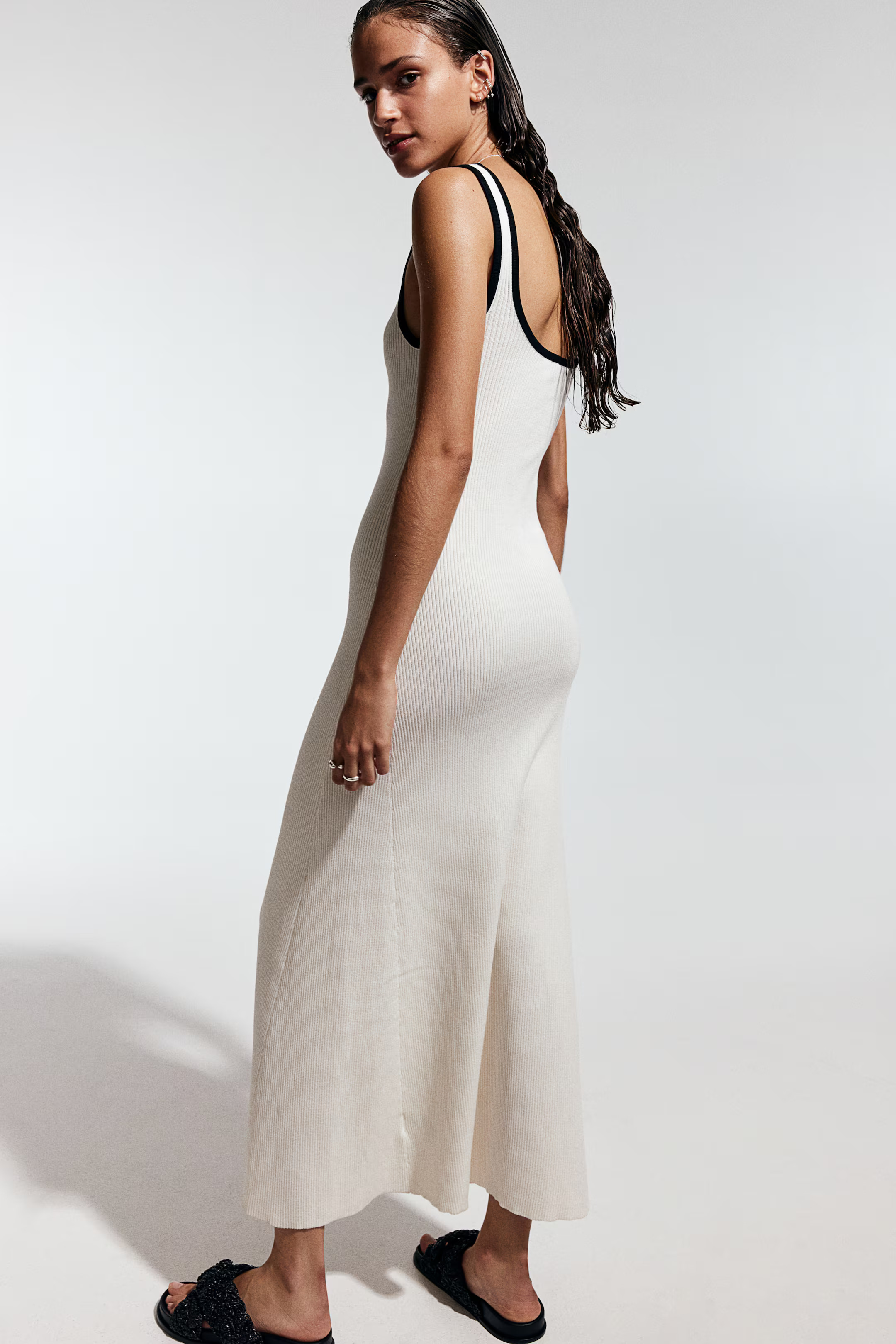 Flared-skirt rib-knit dress - Deep neckline - Sleeveless - Cream/Black - Ladies | H&M GB | H&M (UK, MY, IN, SG, PH, TW, HK)