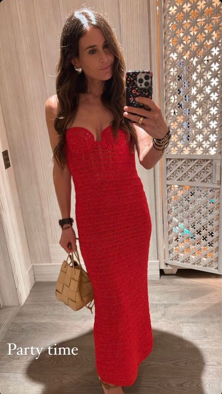 Dress is sold out, but linked similar red dresses, shoes, and bag at lower price points 

#LTKstyletip #LTKFind #LTKSeasonal