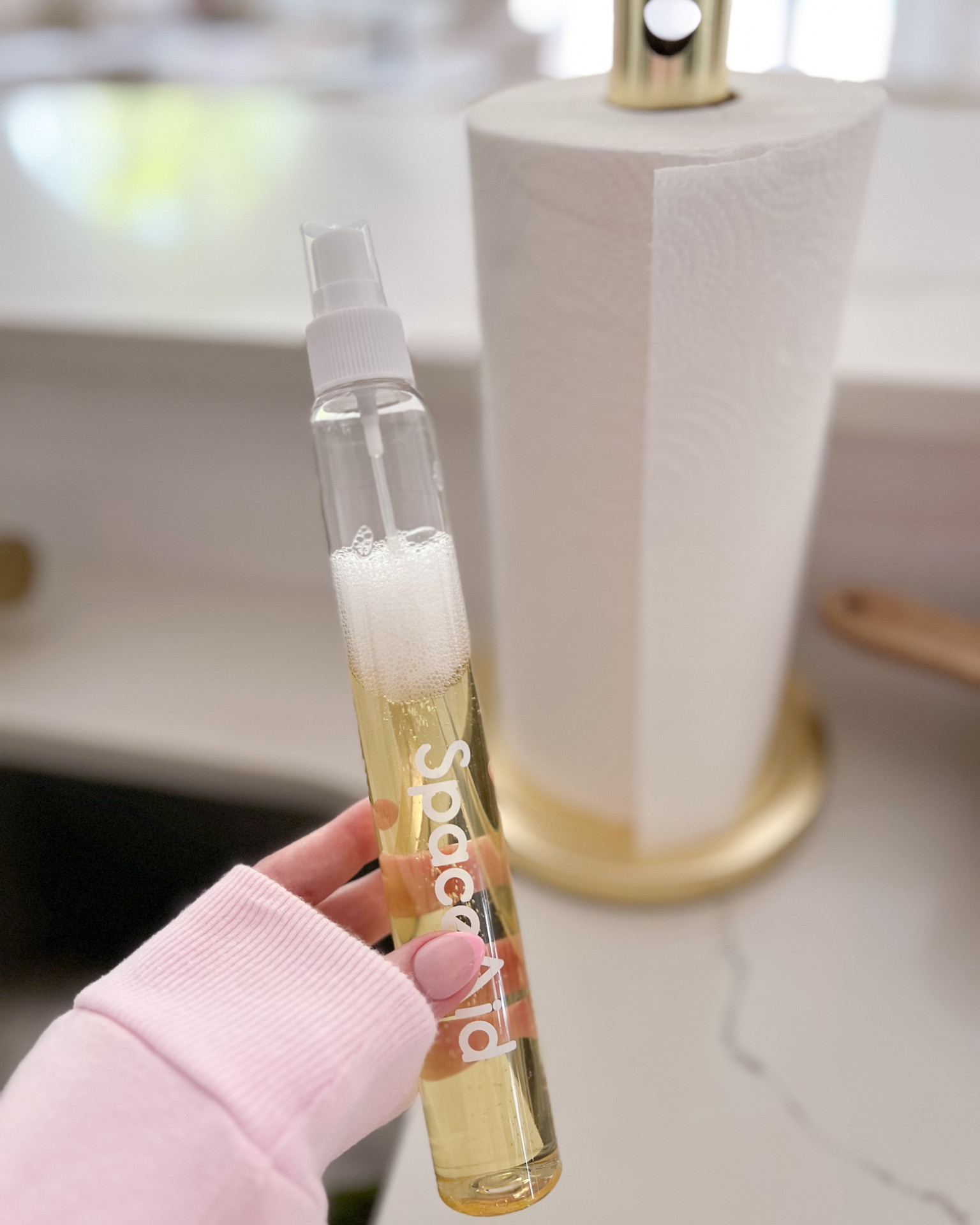 This paper towel holder comes with a spray bottle that fits in the center! Makes it so convenient to quickly wipe down your kitchen counters.

Spaceaid, Amazon home finds, kitchen organization, grove multi purpose cleaner, Target, cleaning finds, fancythingsblogg

#LTKfindsunder50 #LTKhome