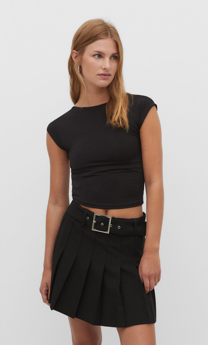 Fitted short T-shirt with mini short sleeves and a round neck. Open back detail. Available in sev... | Stradivarius (UK)