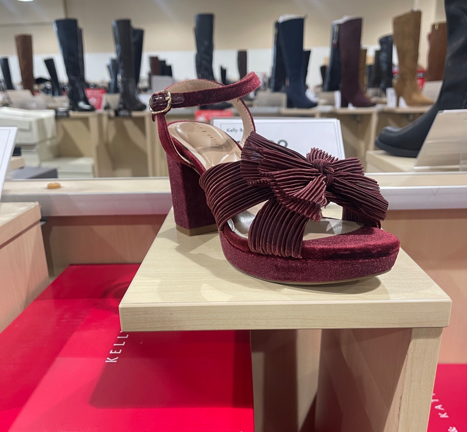 The prettiest heels with bows for the holidays 🎁





Shoes, affordable heels, sandals, holiday outfit 

#LTKHoliday #LTKSaleAlert #LTKFindsUnder50