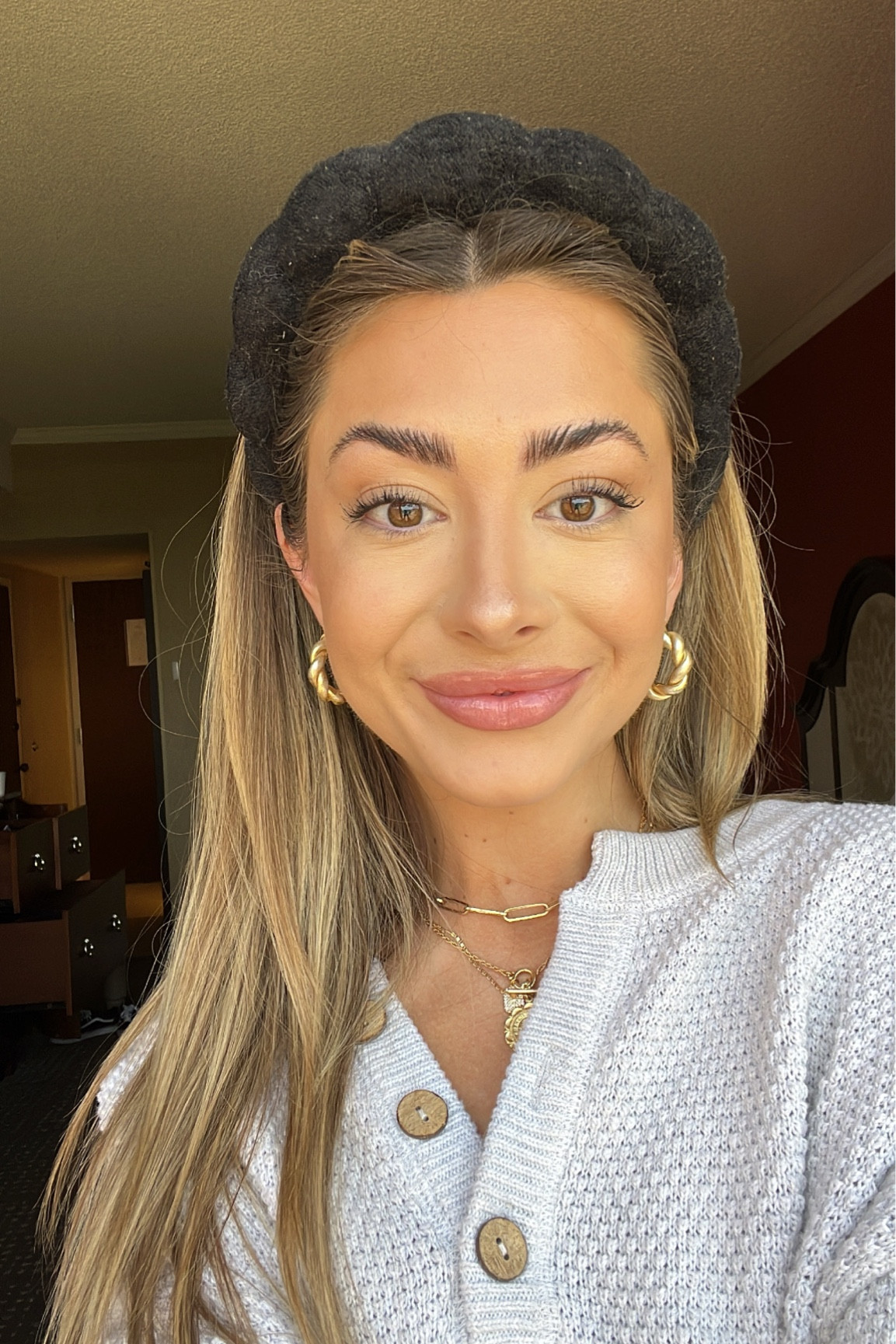 Linking my exact routine and favorites! You can look back on my IG at my “makeup” highlight to see how I put it together! 🤍 SHADES: foundation - ambient 6 / concealer - oat vanish / bronzer - 03 / blush - sublime flush / liner - iconic nude 

#LTKbeauty #LTKunder50 #LTKBeautySale