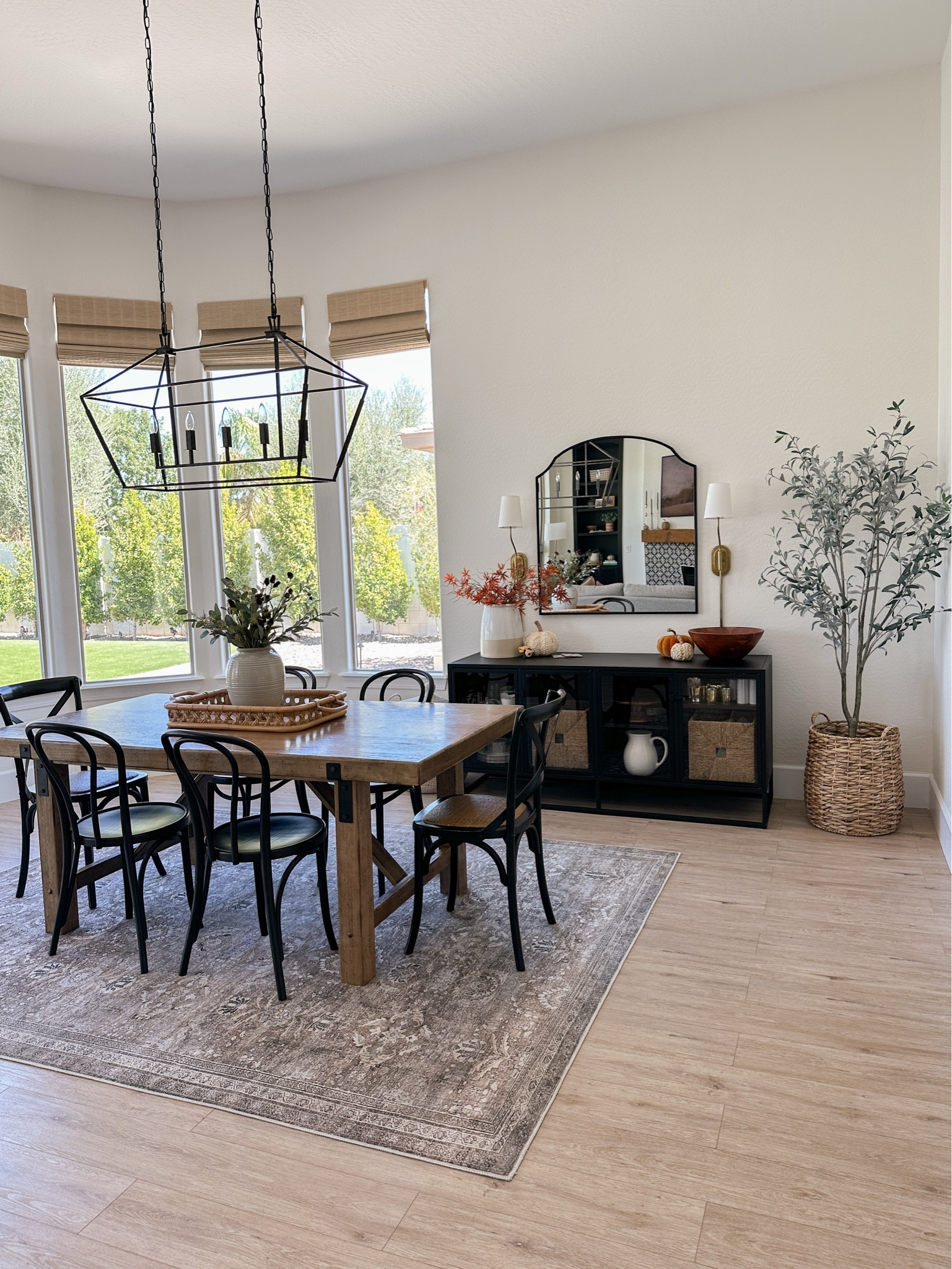 Fall Dining Room decor 

#LTKHome #LTKSeasonal