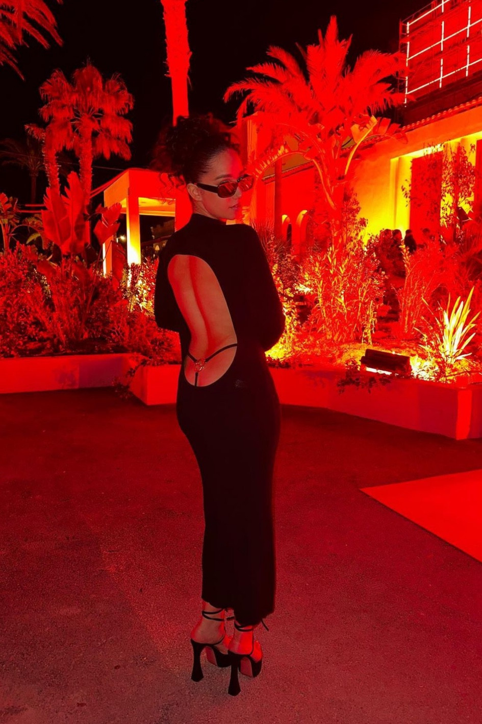 tenue de soirée longue robe noire dos nu manche longue sandales à talon outfit d’été 

Party outfit long black dress backless and long sleeves heeled sandals 

#LTKeurope #LTKSeasonal #LTKstyletip