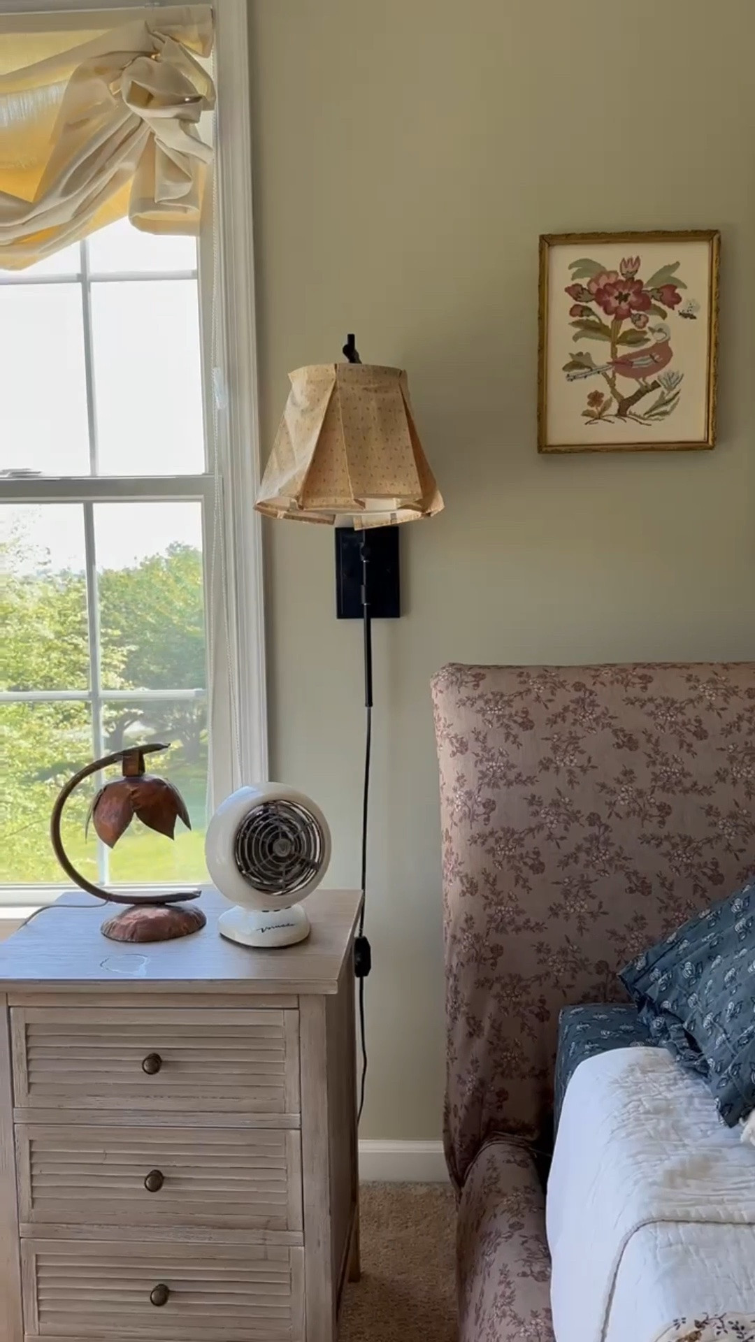 Whimsical tulip Roman shades 🌷✨

Comment “TULIP” and I’ll send you the link to these beautiful custom shades!

These stunning Roman shades from @twopagescurtains are fully customized with luxurious cotton-blend fabric, and the sweetest button accents along the top. They add the perfect touch of character and elegance to any space.

Details- 
Inside Mount 
Unlined 
Ivory fabric 7084-6

#RomanShades #WindowTreatments #CottageStyle #HomeDecor #InteriorDesign #TulipDecor #TWOPAGESCurtains

#LTKdayinmylife #LTKmorningroutine #LTKstorytime