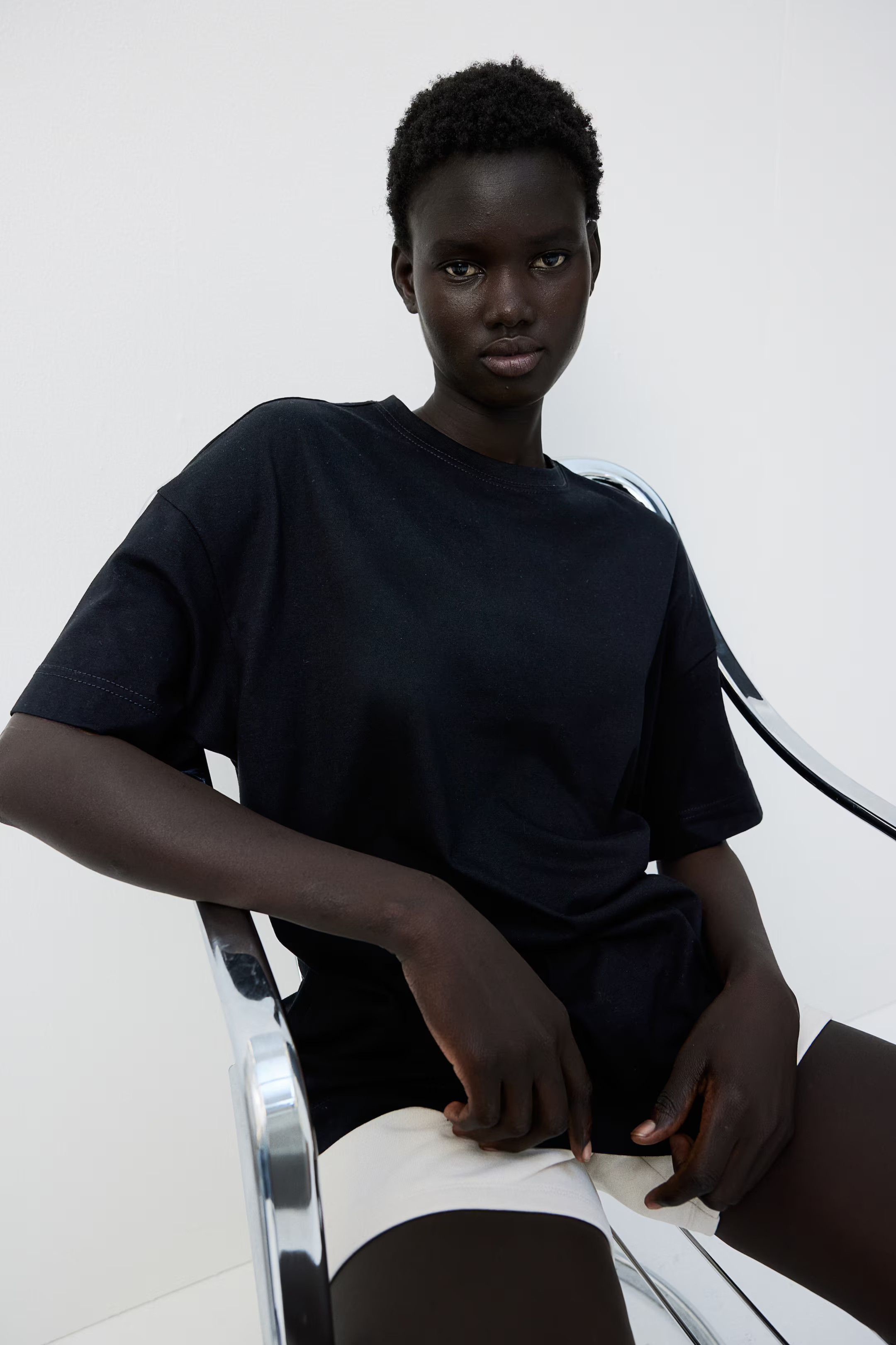 Oversized T-shirt - Round neck - Short sleeve - Black - Ladies | H&M GB | H&M (UK, MY, IN, SG, PH, TW, HK)