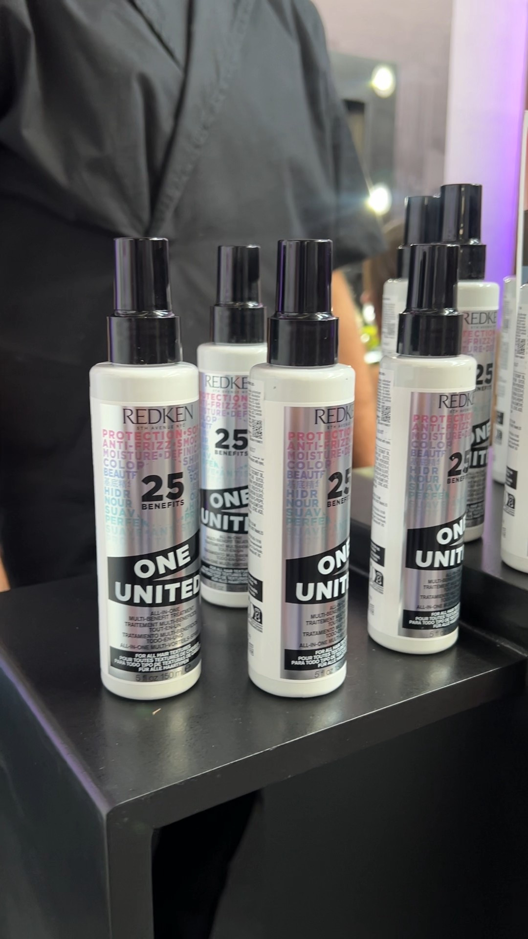 Tratamento Multibenefícios Redken One United 25 Benefits traz uma performance super completa para transformar seus cabelos em um único passo! Sua fórmula inovadora oferece soluções reais para os fios, proporcionando hidratação profunda, maciez extrema, brilho radiante e proteção térmica contra os danos causados pelo secador e chapinha.

#LTKguiadepresente #LTKbrasil #LTKbeleza