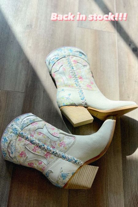 The viral flower cowgirl boots are back in stock!!! Run TTS



#LTKSeasonal #LTKFestival #LTKshoecrush