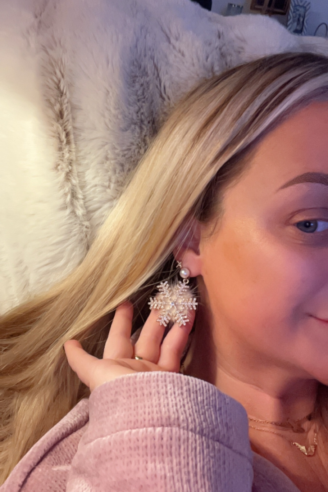 Cutest snowflake ❄️ earrings $10! 

#LTKHoliday #LTKSeasonal #LTKGiftGuide