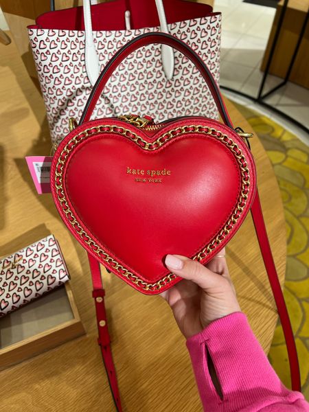 Kate spade heart purse! 

#LTKunder100 #LTKitbag #LTKGiftGuide