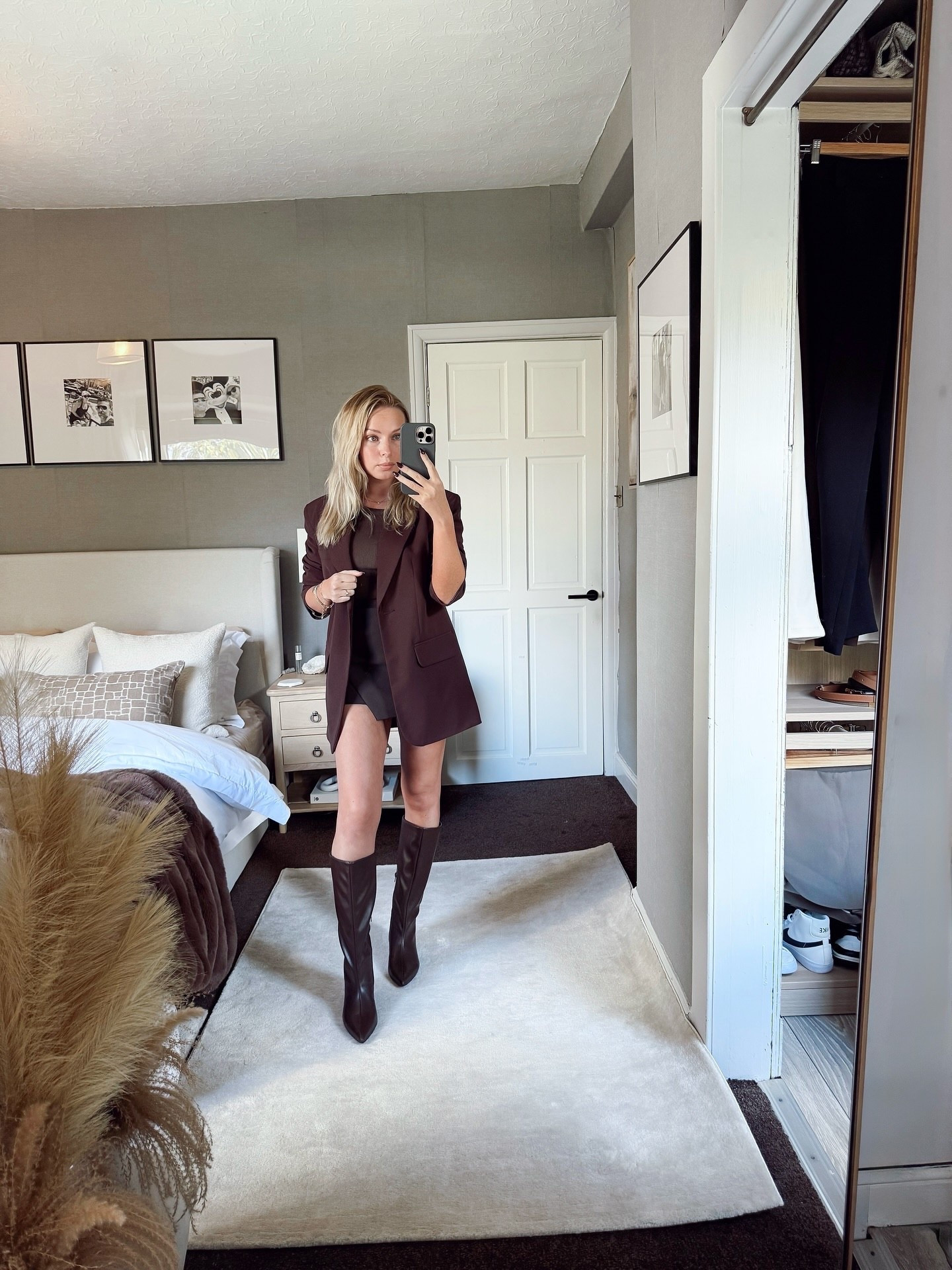 “Blazers and boots kind of mood.”🍂🤎

#allbrownoutfit #brownoutfit #blazerlook #miniskirt #kneeboots #leatherkneeboots #leatherboots #skirtoutfit #falllook #falloutfit #autumnoutfit #leedsblogger #afforɗablefashion #brownskirt #brownlook #fallskirtoutfit #autumnskirtoutfit #leatherkneehighboots #brownleatherboots #plt #prettylittlething @prettylittlething @primark #zara @zara #zaraskirt #autumnoutfits #potd #ootd #browntones #falltones #blondebombshell #neutralblogger @leedsblogger @northernblogsco