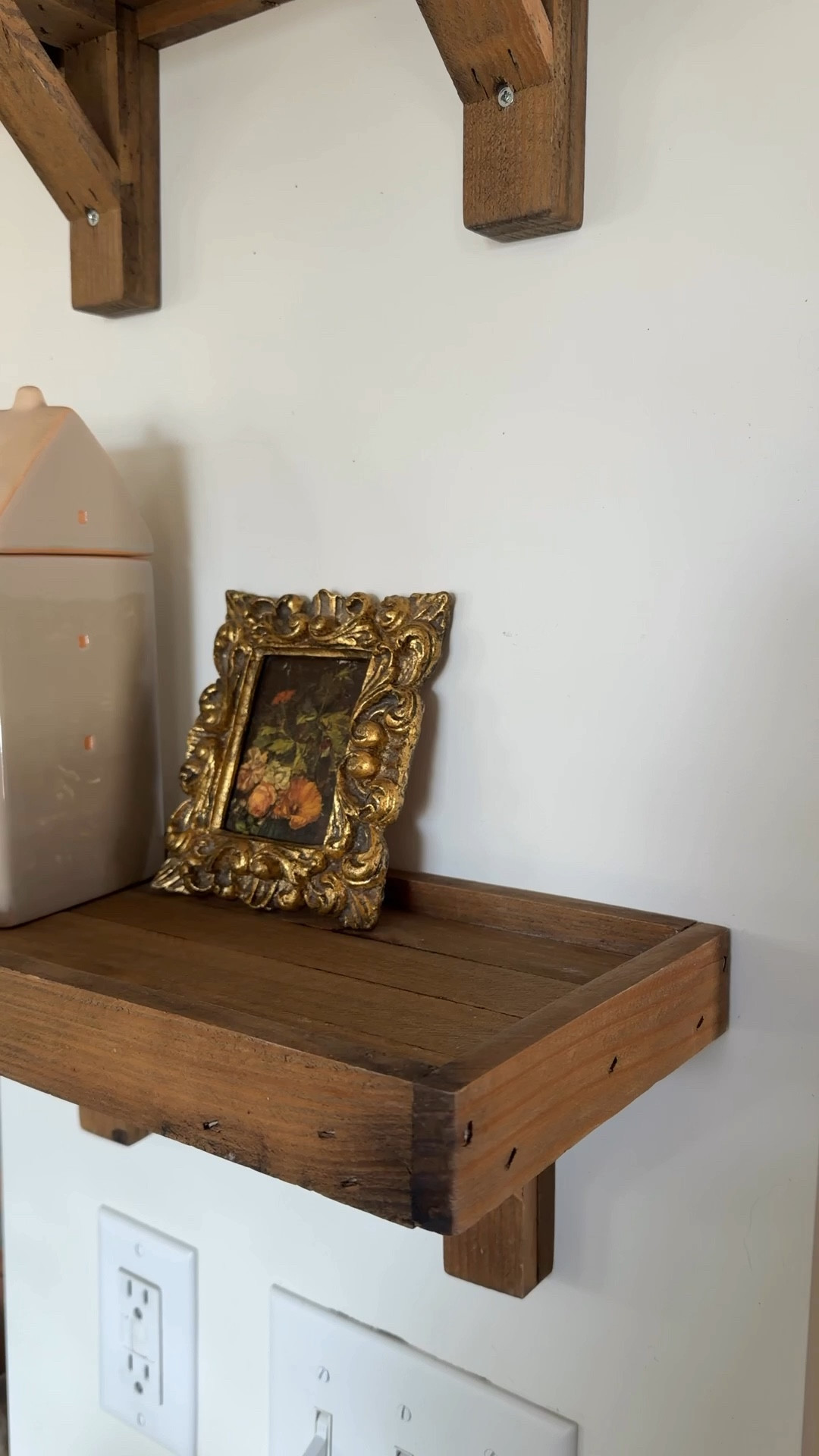 Are you kidding me with this little cutie? Such a great mini rechargeable lamp and the lighting is a warm lighting. ￼

#LTKHome