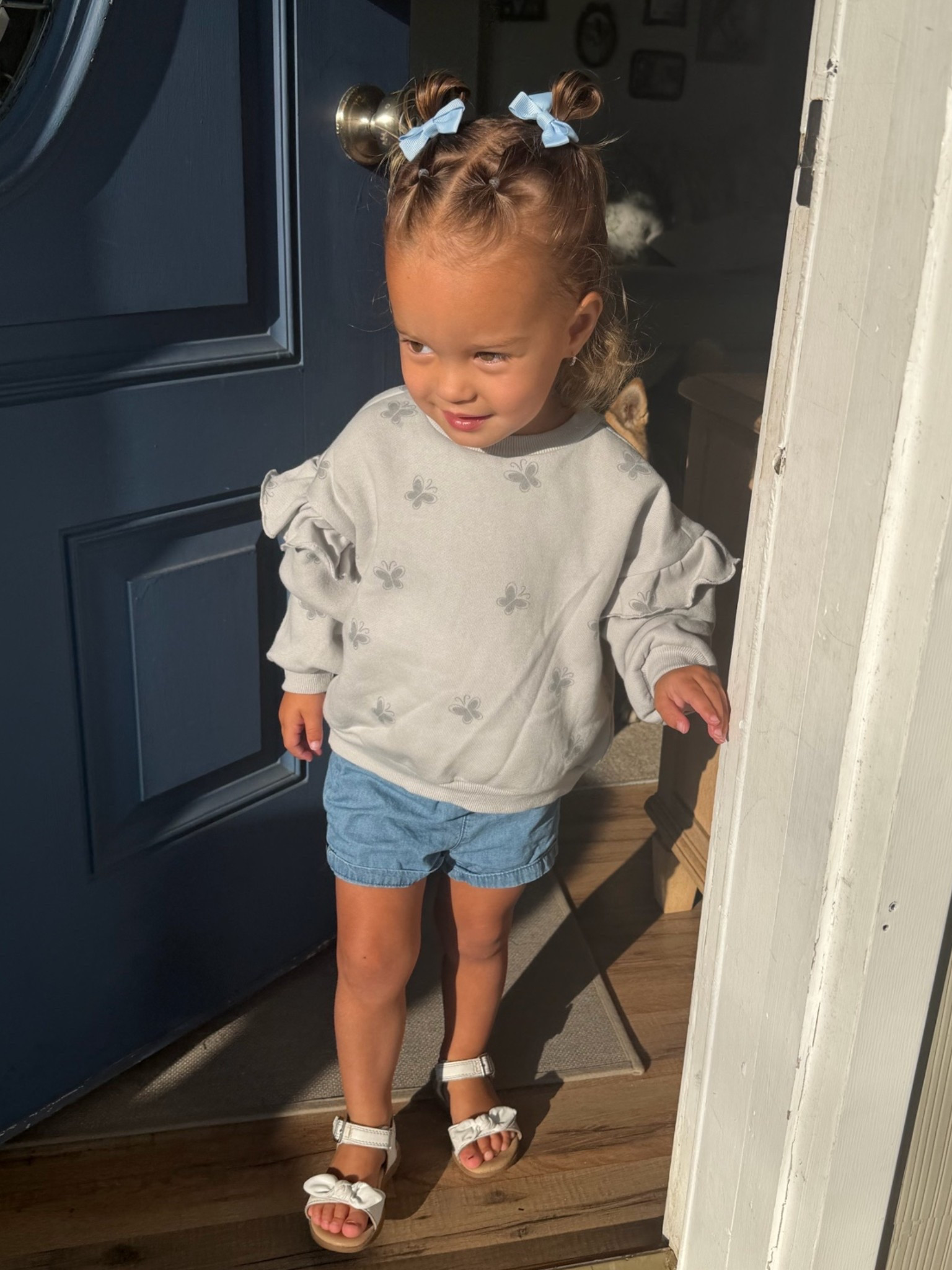 Softest sweatshirt. I got it in both colors. I can’t wait to pair it with the matching pants!

Wearing 2t