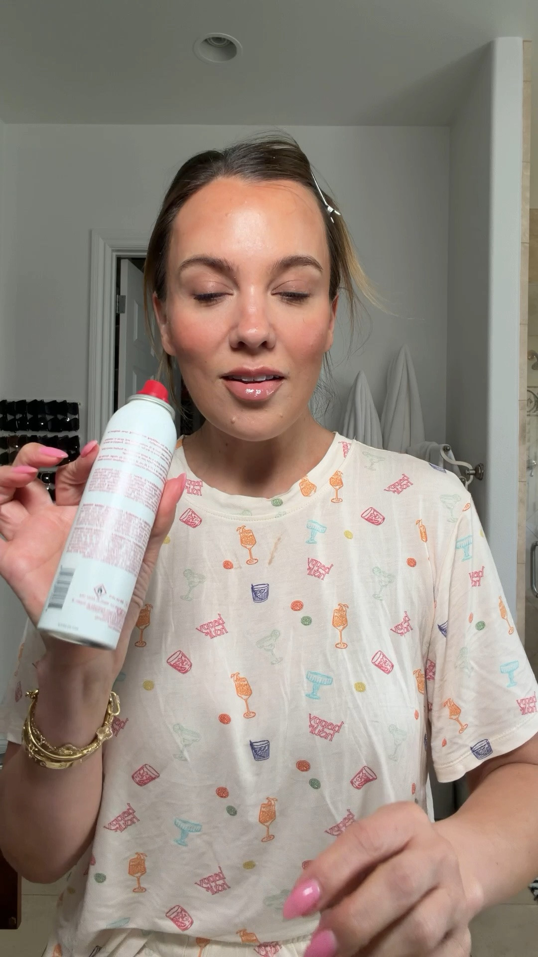 testing the viral oil sucker spray. and wow it’s even better than I imagined! 10/10. definitely getting the mini for my purse!