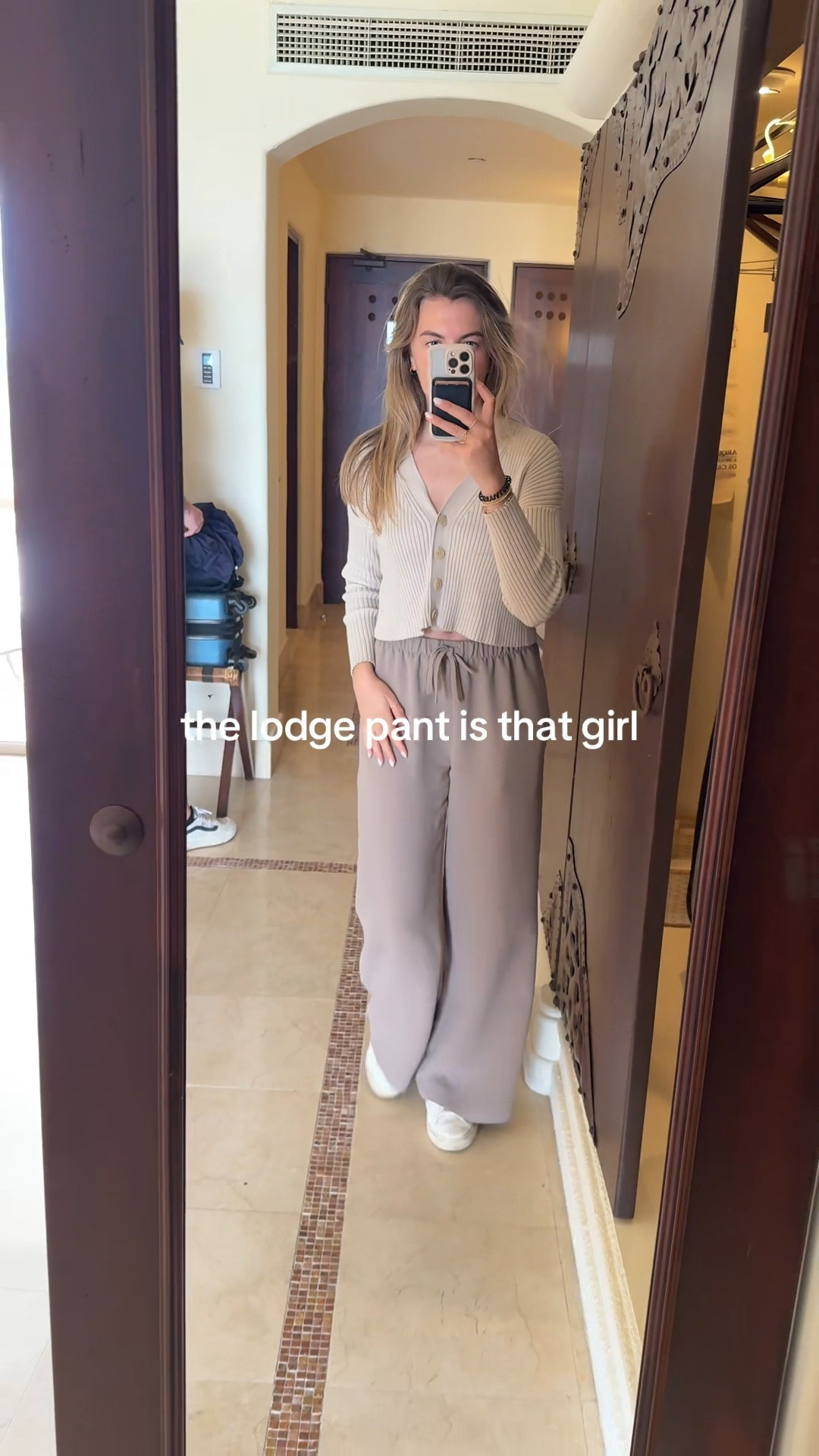 Love the lodge pant I think they are absolutely worth the hype they get!

Wearing size M for a looser fit that still feels secure. Size 27 for reference.