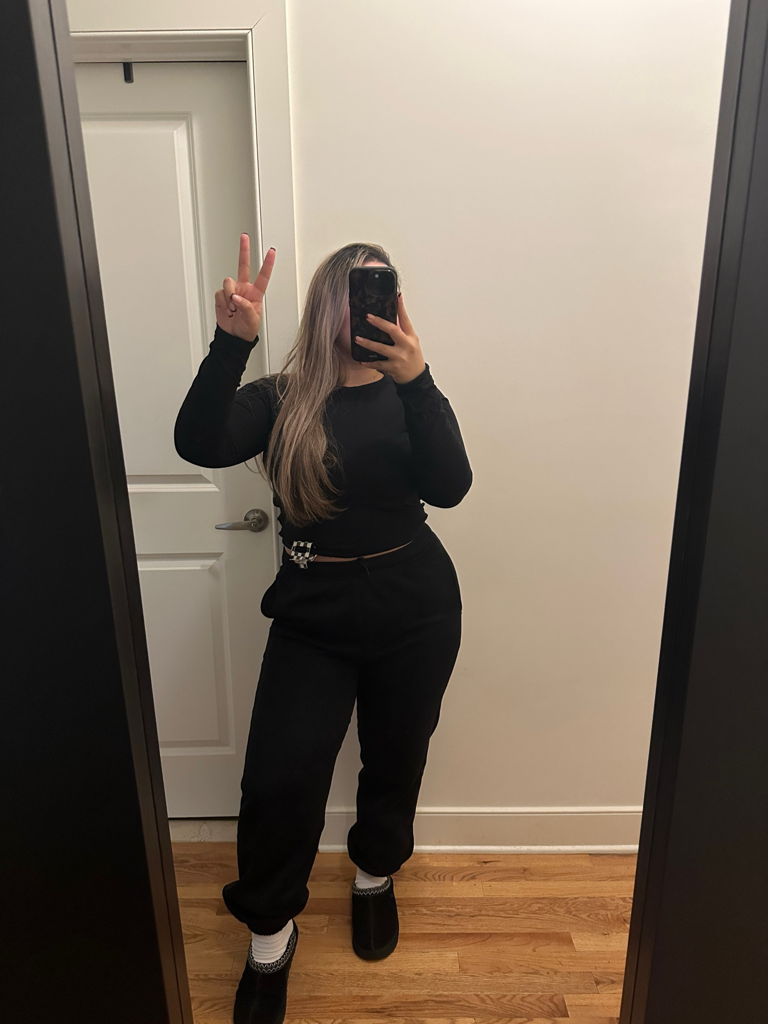 Today’s WFH Outfit🖤

Top: M
Sweats: L

#LTKSeasonal #LTKStyleTip #LTKMidsize