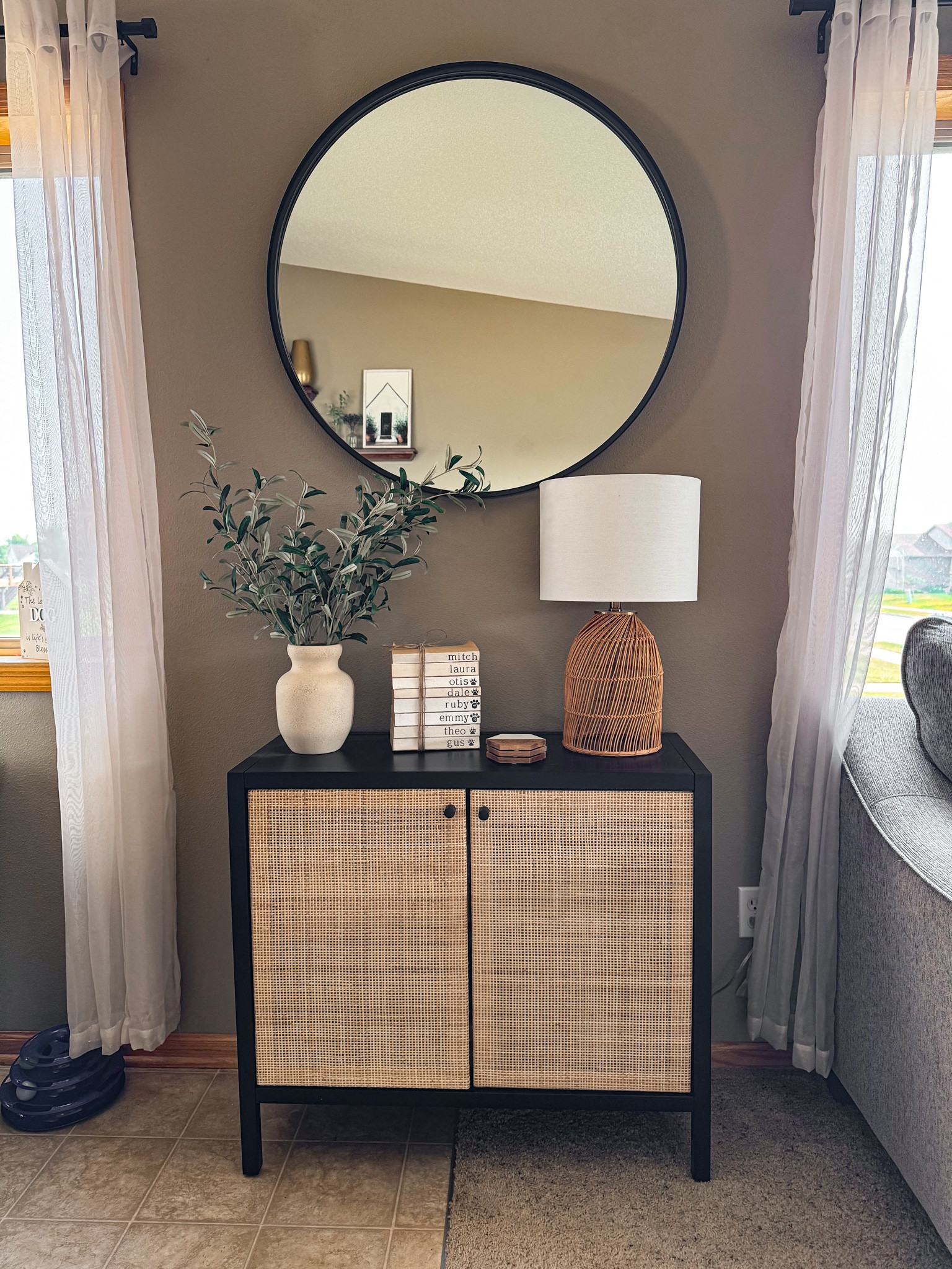 New books in my stack 🐾

#LTKFindsUnder50 #LTKFamily #LTKHome