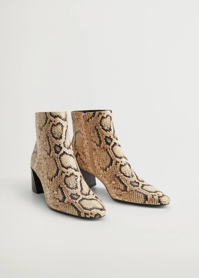 Imitatie slangenleren enkellaarzen | MANGO (NL)