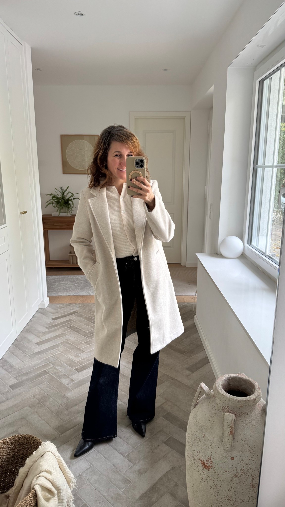 Mit diesem Outfit sehe ich aus wie der CEO eines Unternehmens, oder? 🤣 Jedenfalls fühle ich mich so 😇 Trage Größe XS beim Mantel und Größe 27/ Länge 30 bei der Hose bei 163cm

#LTKdeutschland #LTKautumn #LTKjeans