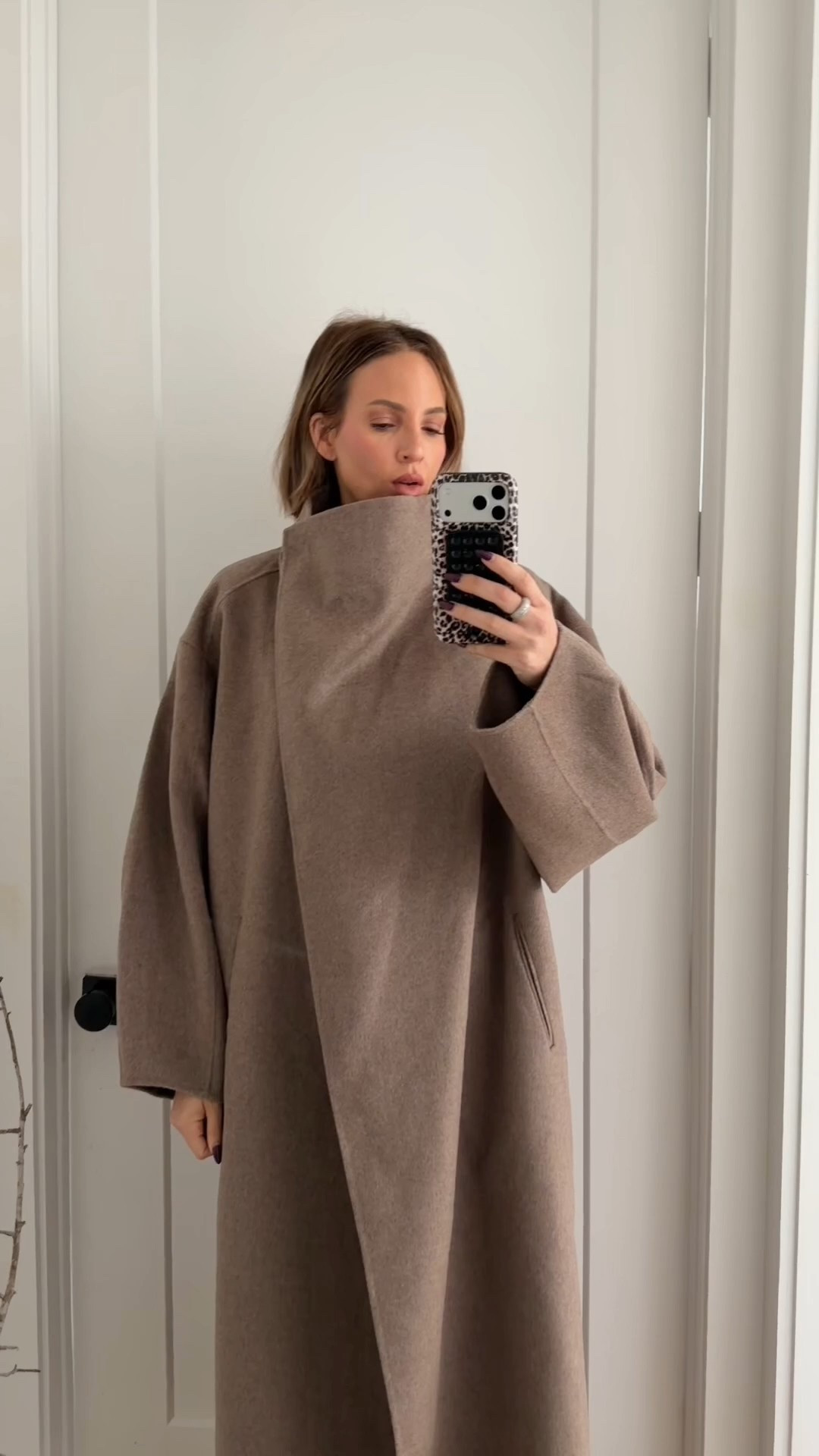 I’m wearing a medium in the coat. It looks just like Rosie‘s designer coat but for a fraction of the price! Jeans, run fruit size

#LTKTravel #LTKWorkwear #LTKStyleTip