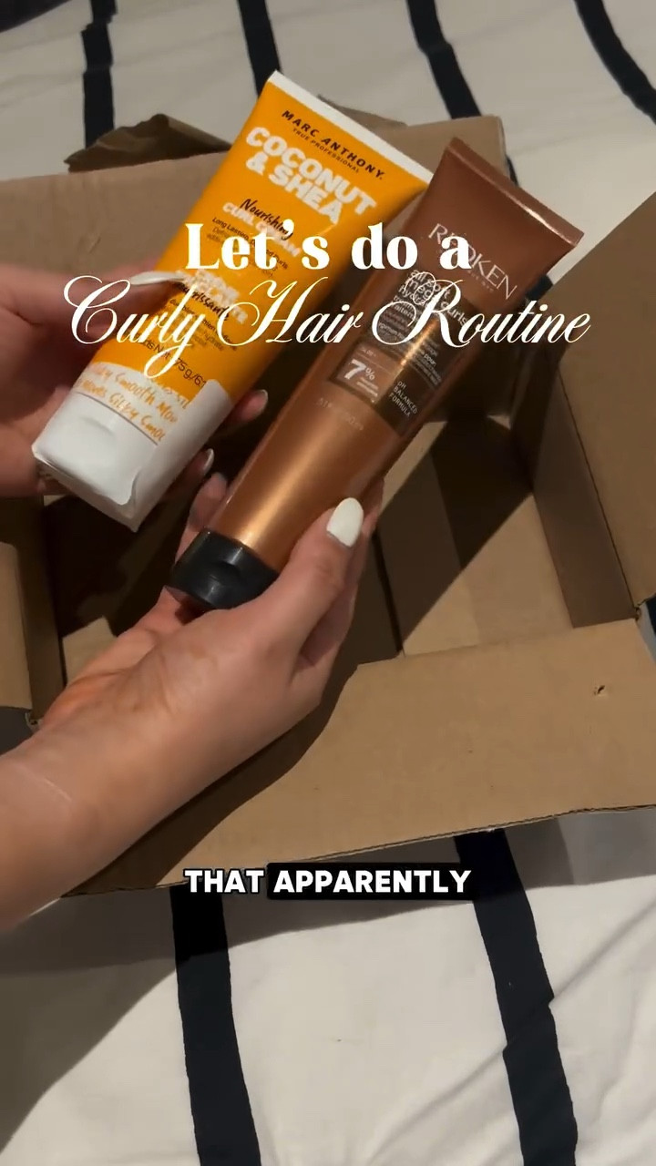 This curly hair routine is a total game changer 🤫✨

All my to products are linked in my bio - go ahead and try it out and let those curls pop! 🤍

#curlyhairroutine #curlyhair #curlyhairstyles #curlybeauties #curlyhairdontcare #hairroutine