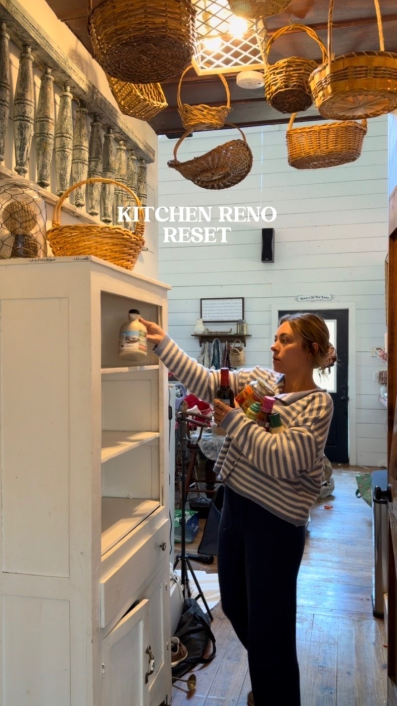 outfit from the kitchen reset post!! 

#falloutfit #ootd #momoutfitinspo #sahm #fashioninspo

#LTKmomlife #LTKFindsUnder100 #LTKootd