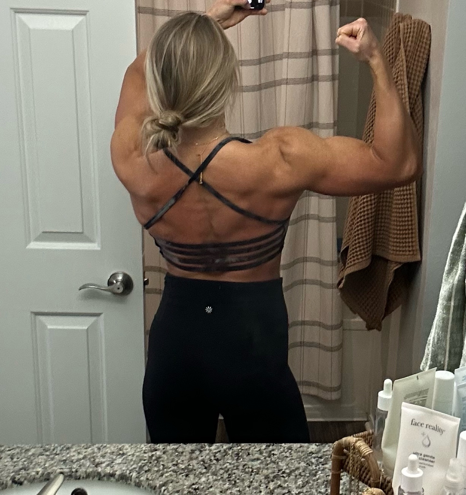 TOP FAV Back day Sports Bra STAPLE. They do not make this exact style anymore, but the one I linked is very similar. Obsessed. 

#LTKWorkwear #LTKActive