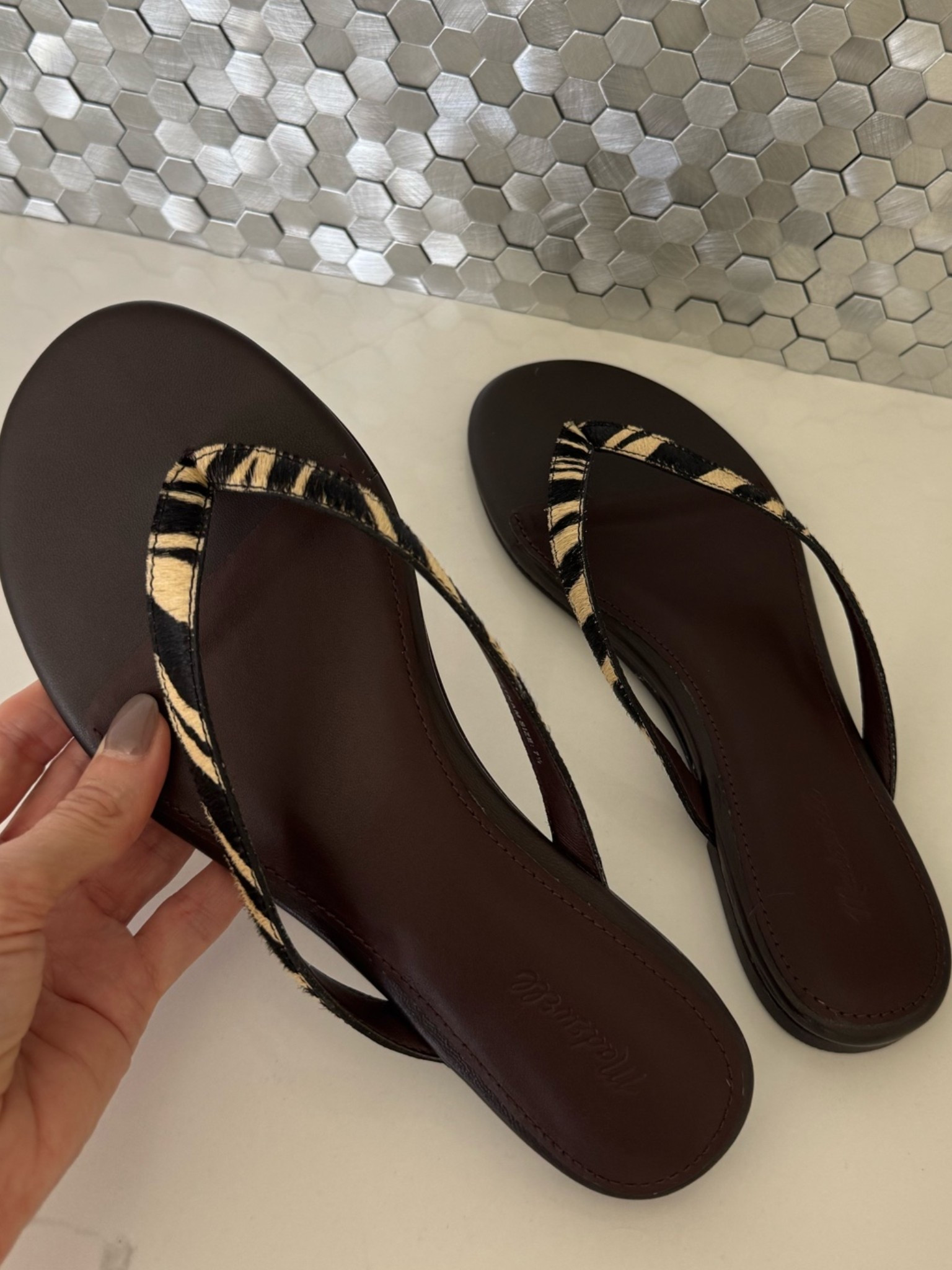 Chic summer sandals 🖤✨

#LTKootd #LTKOver40 #LTKxMadewell
