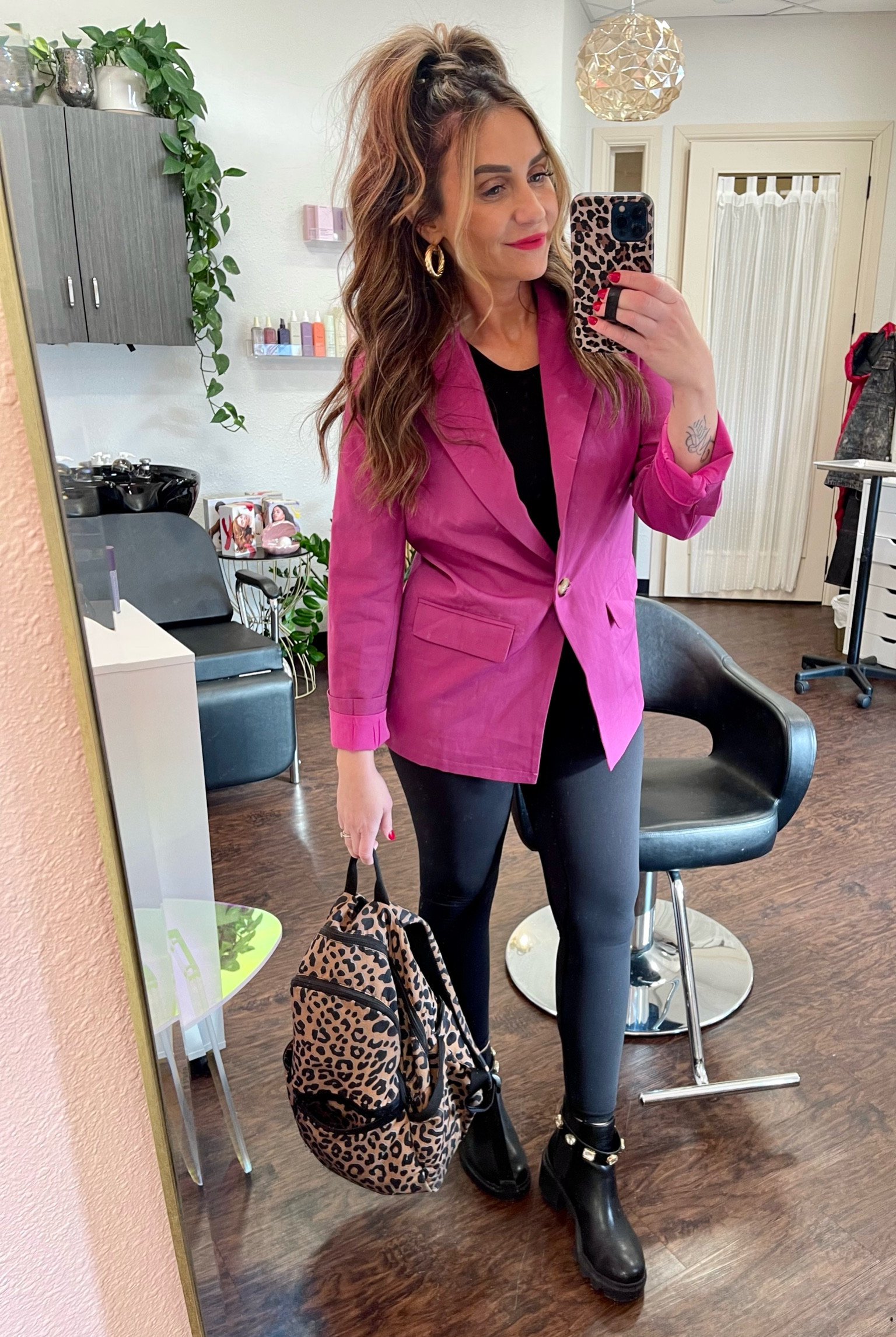 Crossing my fingers next iphone update comes with a fuchsia blazer emoji 🤞🏼
I’m 5’6”
160lbs
Blazer - M
Leggings - M

#LTKHoliday #LTKunder50 #LTKstyletip