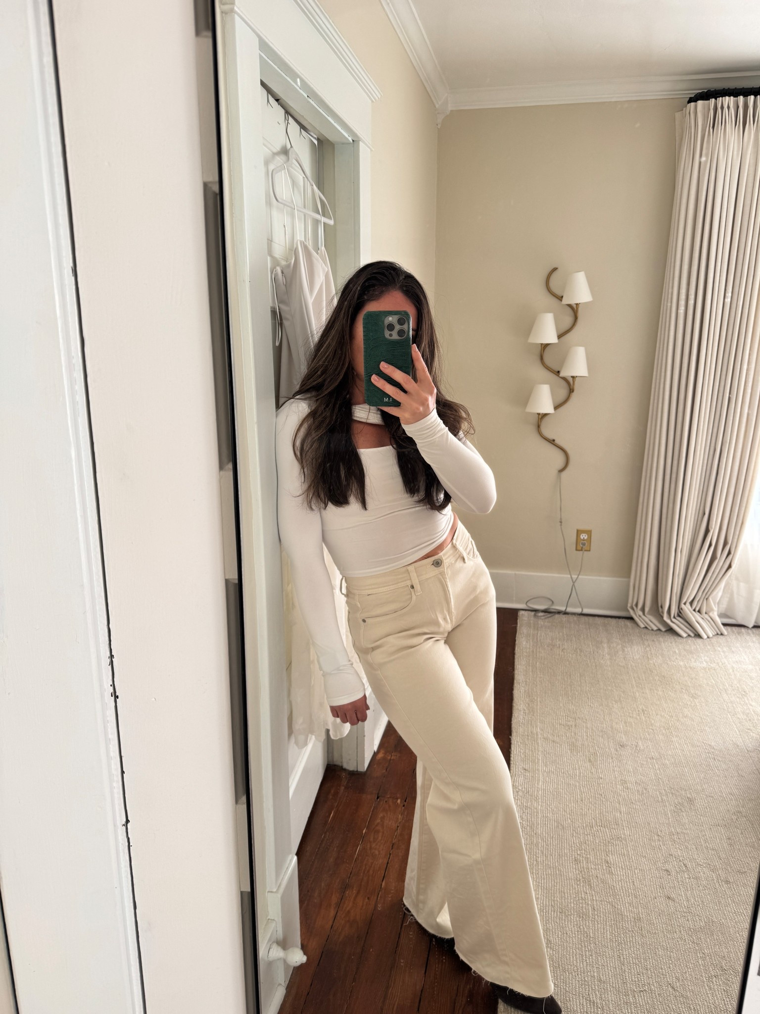 Off-white denim in a flattering cut that I will be living in this spring 🤍

#LTKFindsUnder50 #LTKPetite #LTKStyleTip