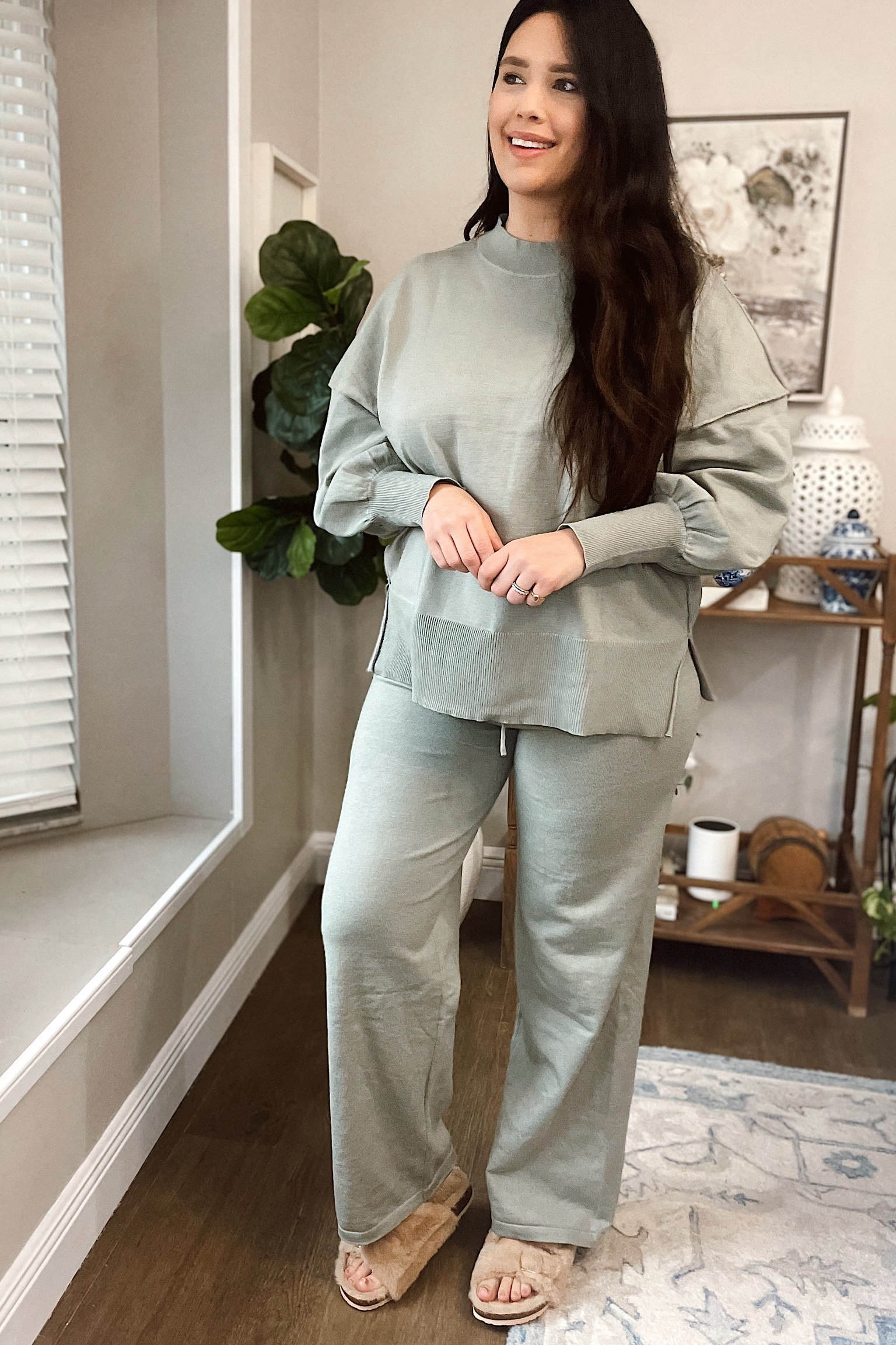 Amazon lounge set and slippers

#LTKSaleAlert #LTKShoeCrush #LTKMidsize