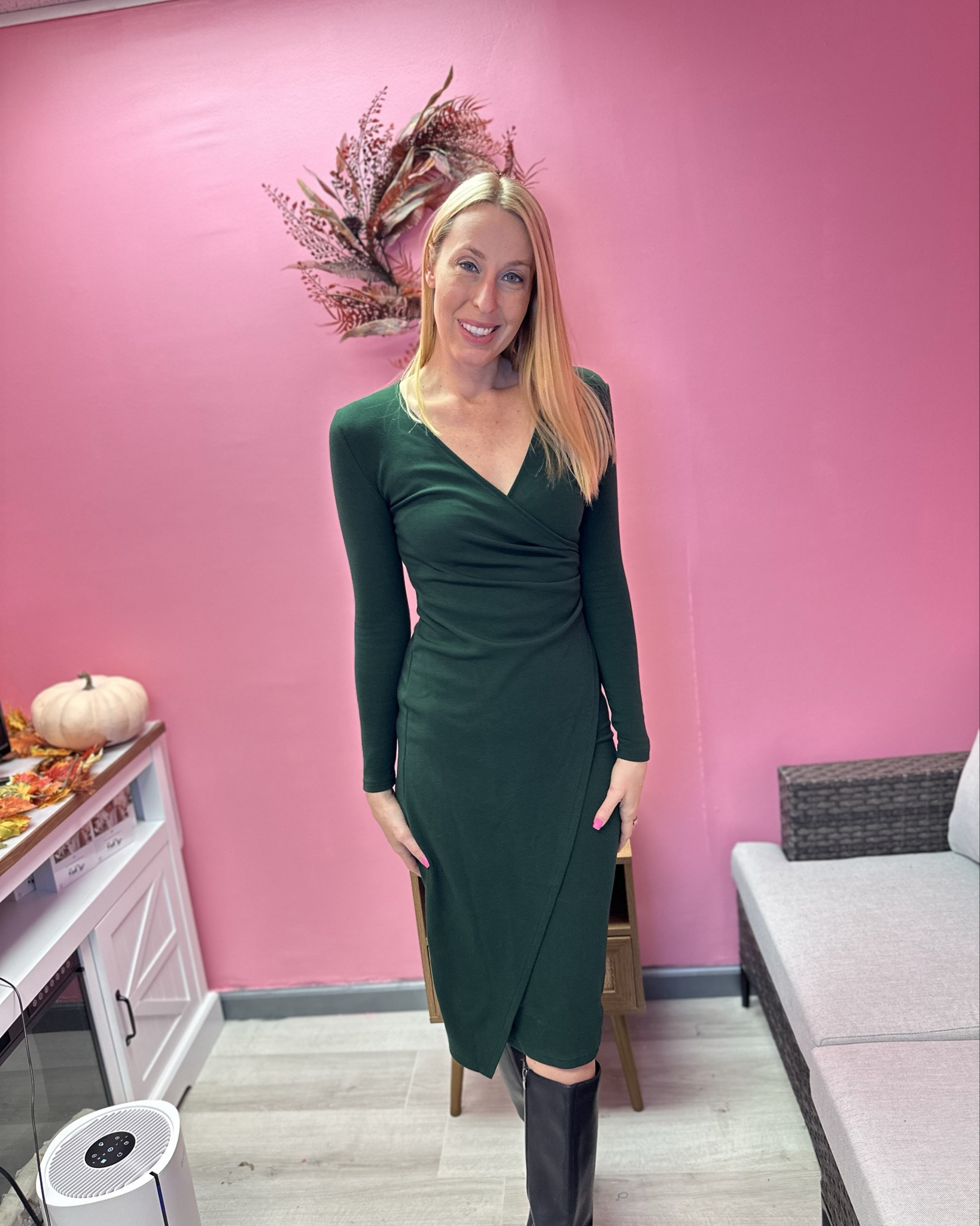 Green fitted wrap dress 
🖤this dress is adorable and fits so comfortably 
🖤 it is fitted but has great stretch
🖤fits true to size, wearing size small and I am 5’10”

#LTKFindsUnder50 #LTKTall #LTKStyleTip
