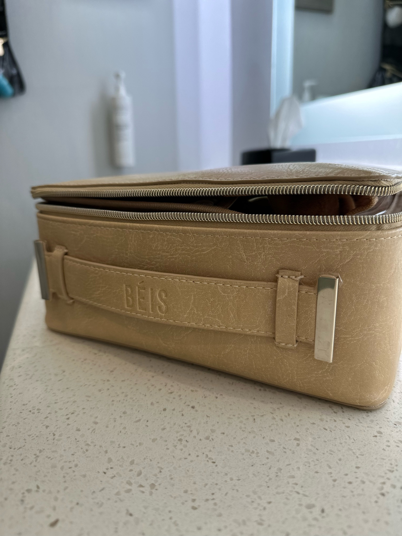 The best traveling cosmetics case #cosmeticscase #beis #travel 