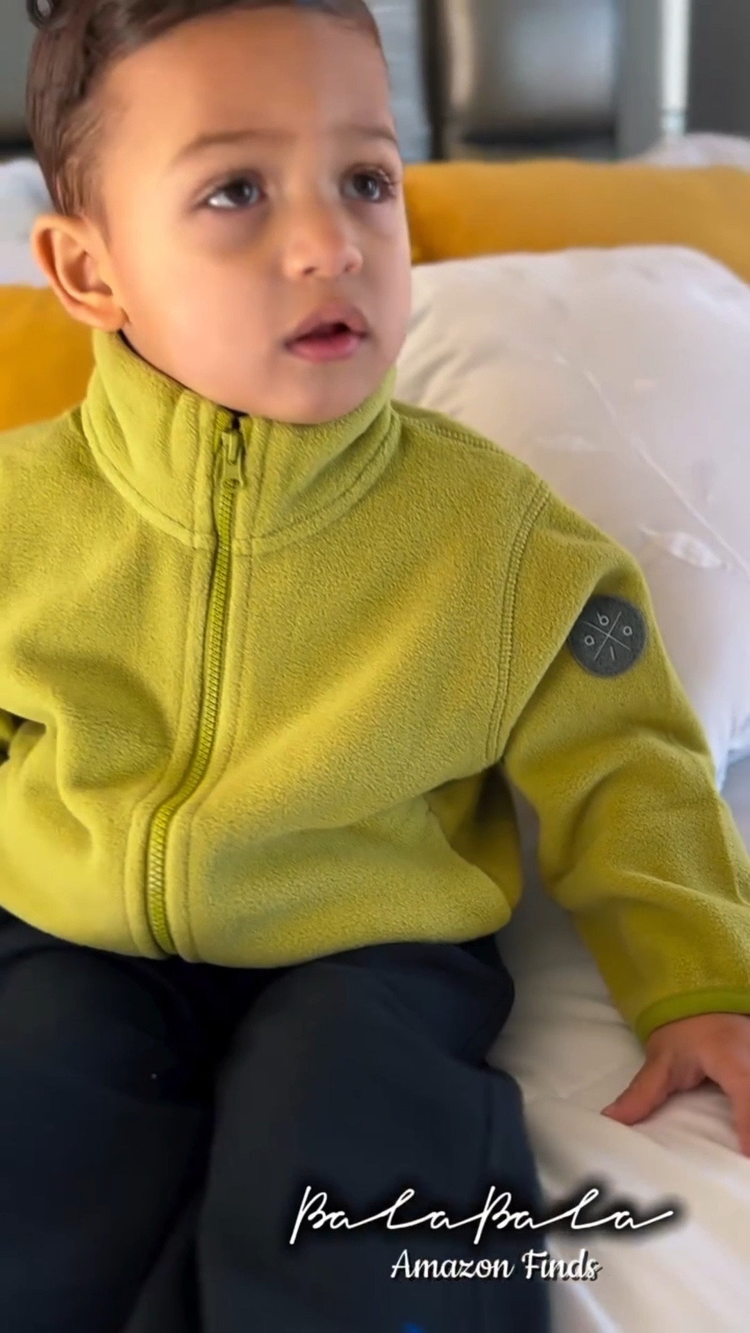 Santy listo para el frío ❄️🤍
Este look se convirtió en uno de nuestros favoritos para el invierno. Está usando la Balabala Winter Coat Sherpa con cierre y bolsillos, súper calientita, suave y perfecta para mantenerlos cómodos en los días fríos.

La combinamos con los Balabala Sweatpants con bolsillos, ideales para que juegue, corra y esté cómodo todo el día sin perder el estilo.

Me encanta encontrar ropa que sea práctica, abrigadora y que además se vea linda para los peques 🧸✨
¿A quién más le encanta vestir a sus niños cómodos pero con estilo? 💙

#momlife #boymom #toddlerlife