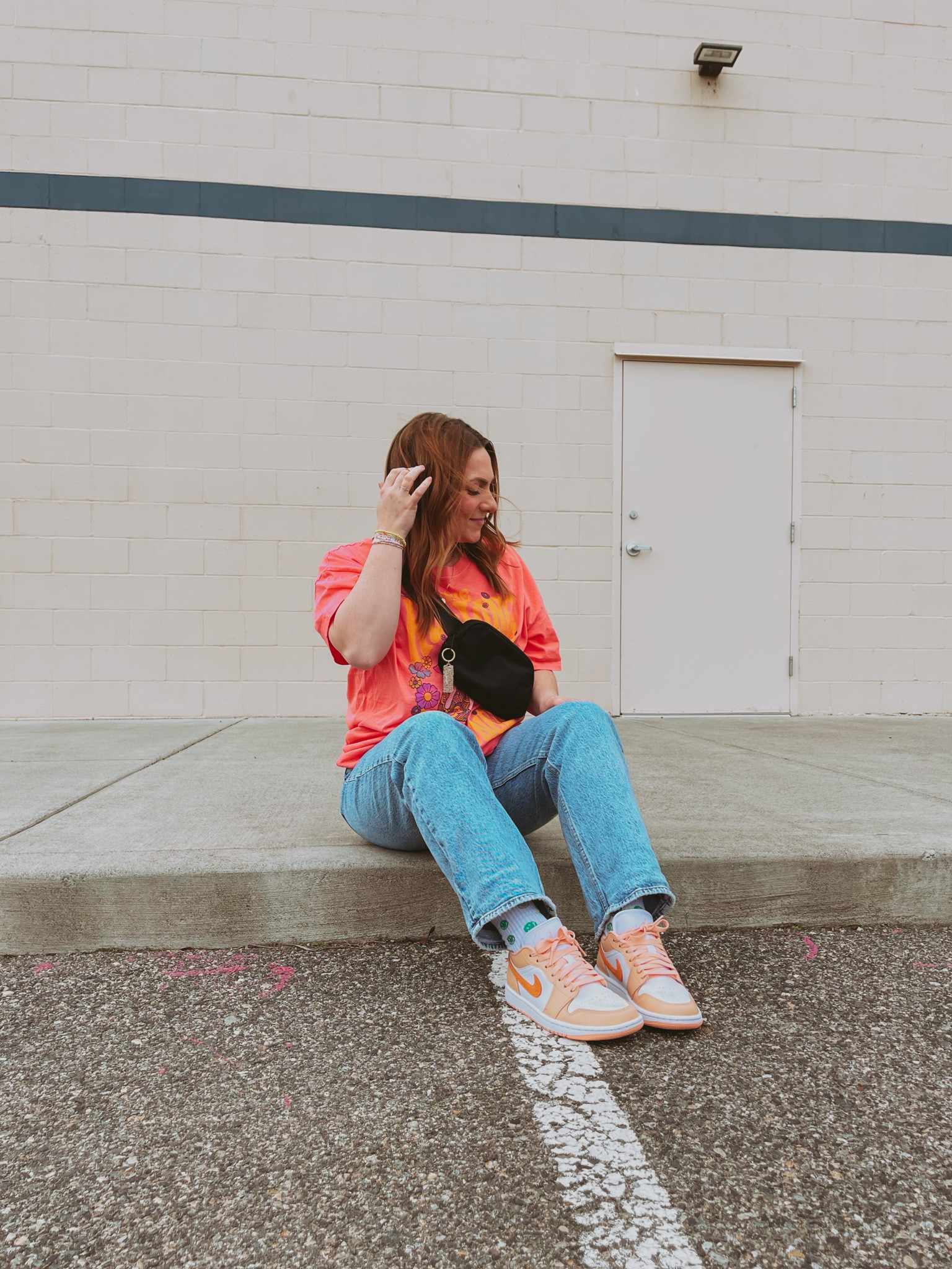 Jordan 1 low sunset haze
Nike sneakers
Straight leg dad jeans
Belt bag
Oversized graphic tee colorful spring
Orange vibes


#LTKshoecrush #LTKunder100 #LTKstyletip