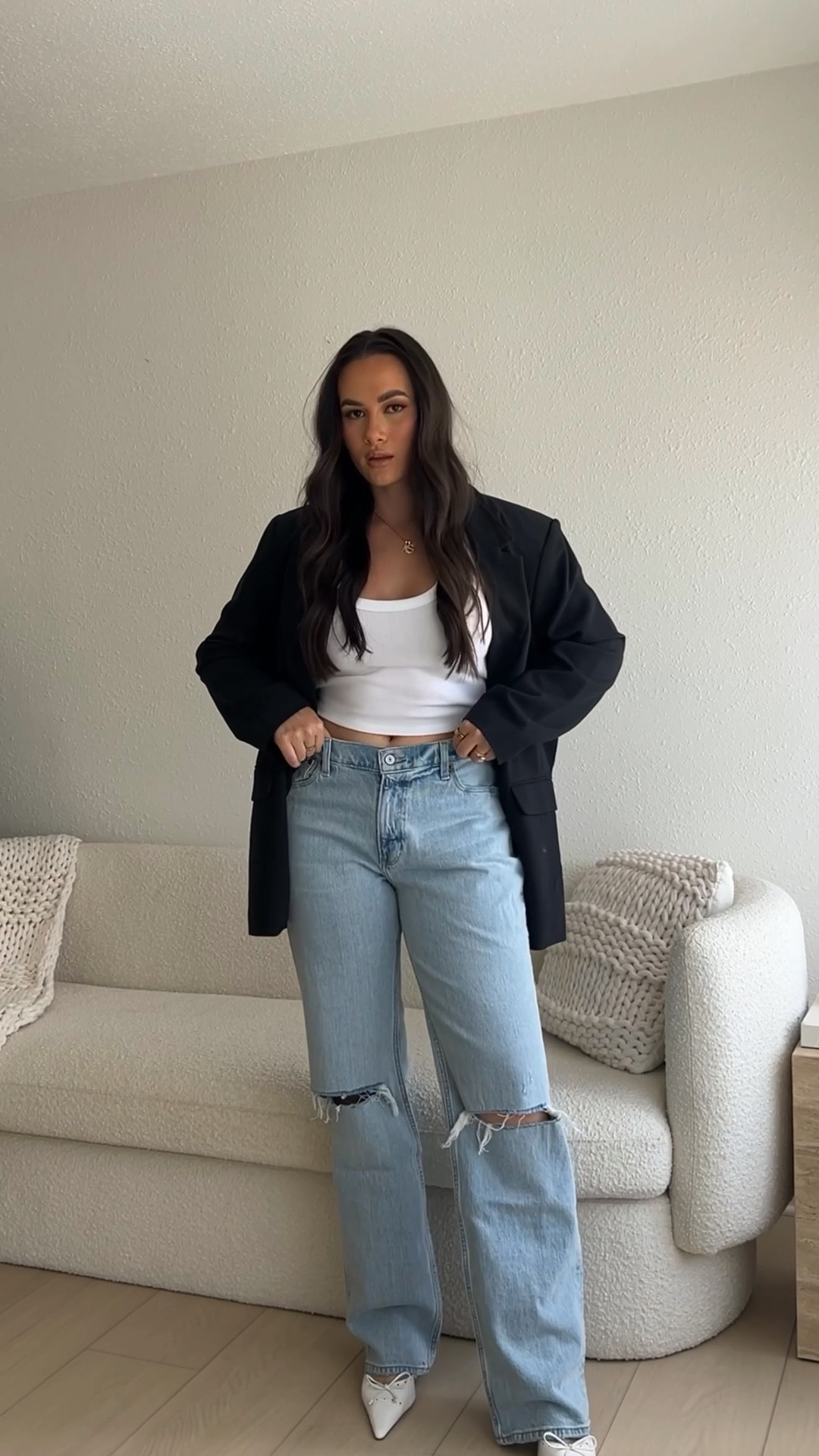 Sharing some of my favorite closet staples from Abercrombie - currently 25% off sitewide 

#LTKSpringSale #LTKSaleAlert #LTKootd