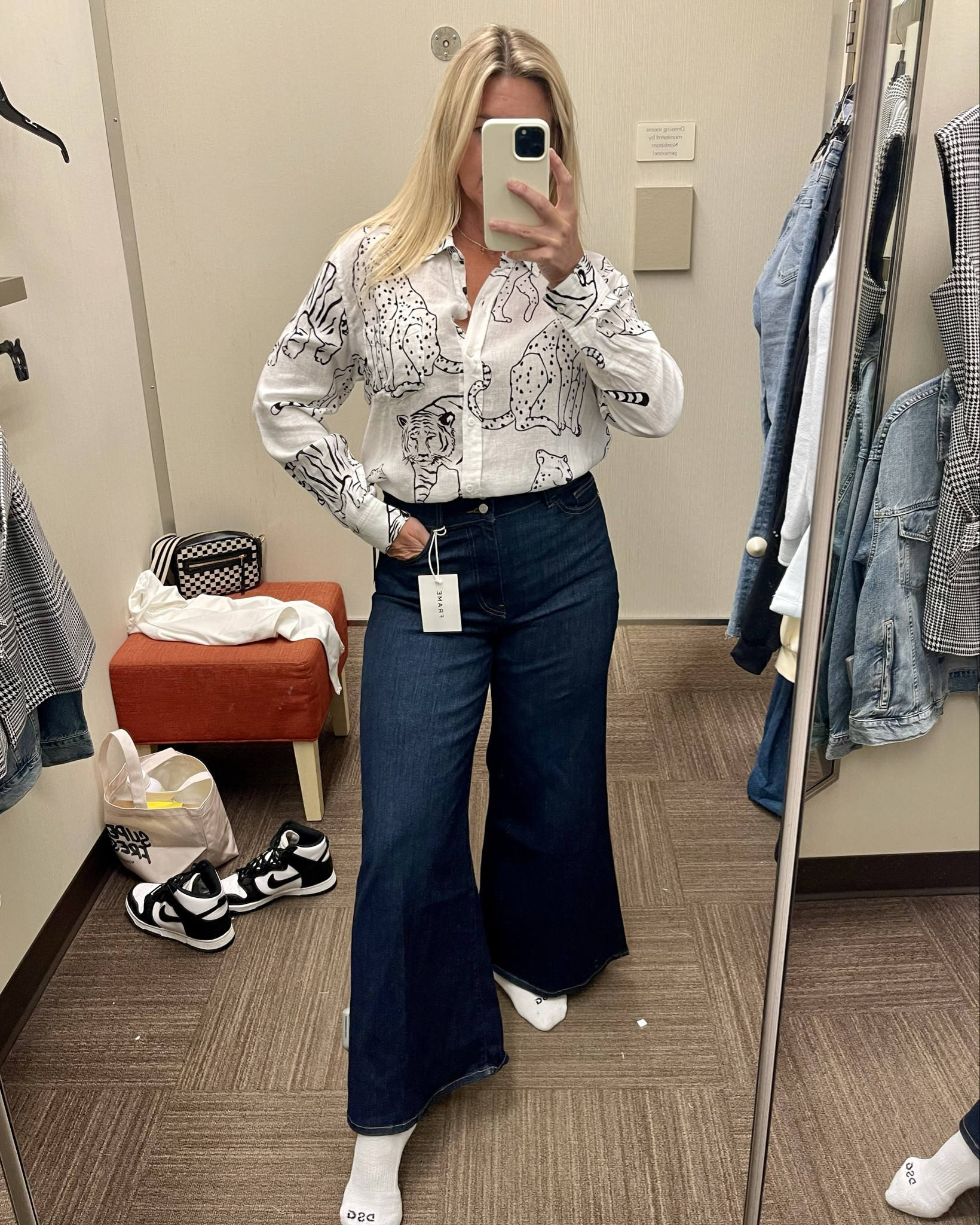 These jeans are the most comfortable jeans I have ever had on! So stretchy! Love the flared bottom! On sale now at the Nordstrom Anniversary Sale! 

#LTKSummerSales #LTKxNSale #LTKSaleAlert