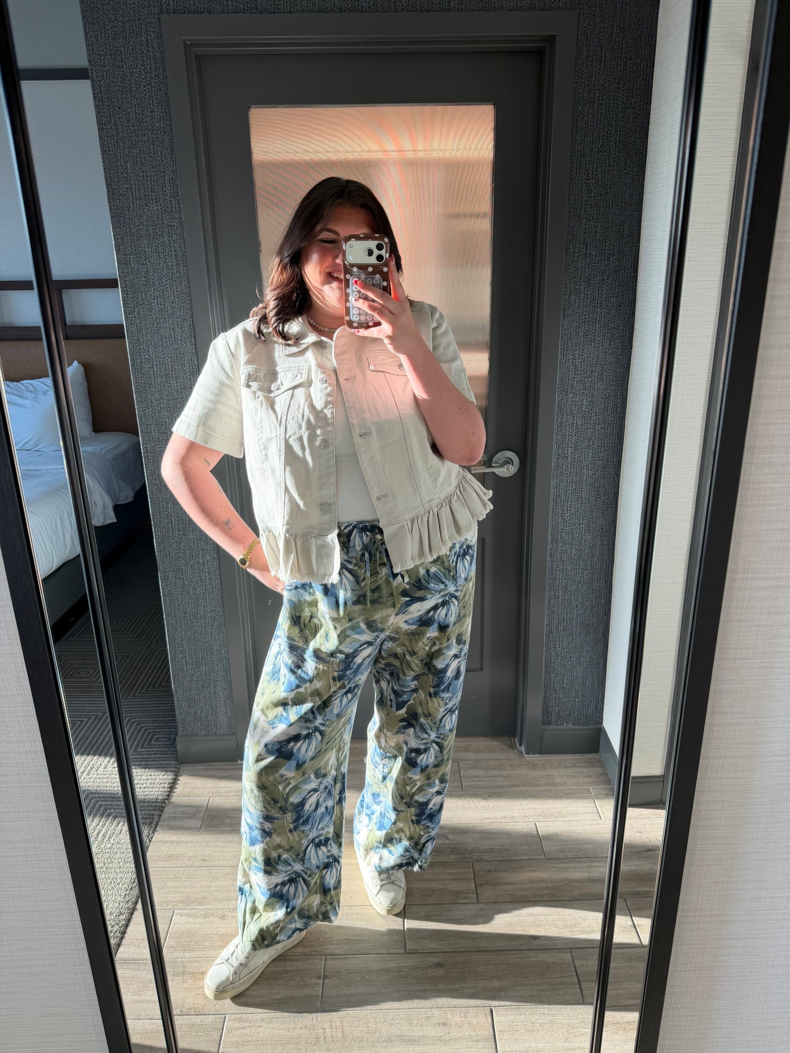 18/20 pants 
22/24 jacket
Xxl tank
2 blue denim jacket 