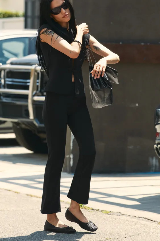 TOP STRETCH MIT KNEBELKN\u00d6PFEN | Zara US