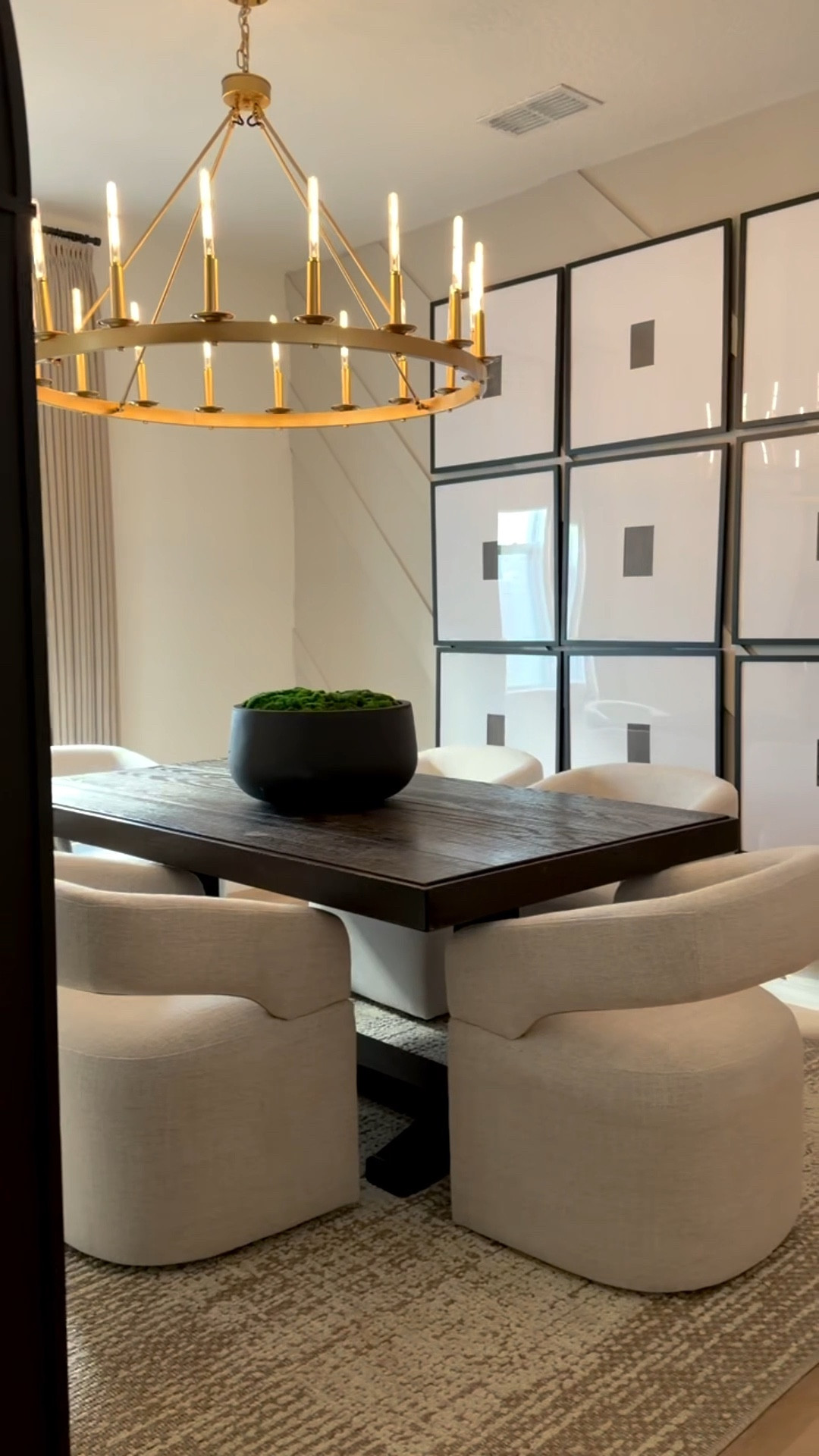 Dining room decor ❤️



Home decor
Modern home
Dining room decor
Dining chairs
Wall art
Frames


#LTKHome #LTKSaleAlert