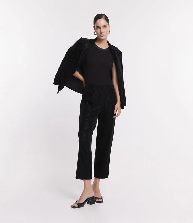 Calça Reta em Veludo com Detalhes em Fio Metalizado Preto | Renner (BR)