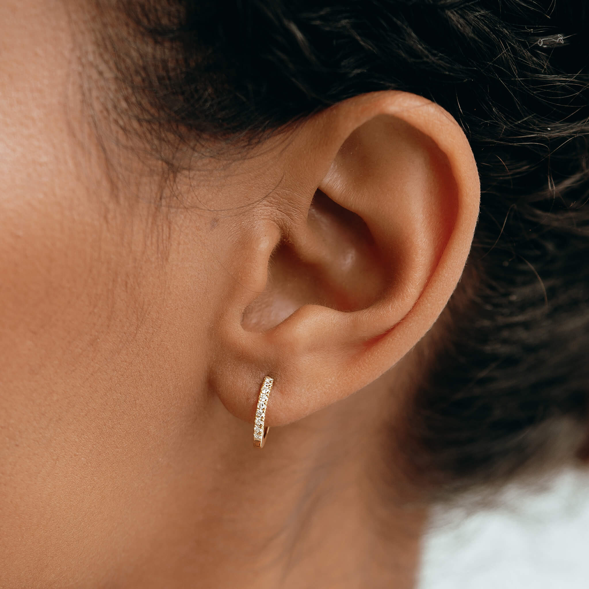 14k Yellow Gold Diamond Huggie Earrings - Susanna | Linjer