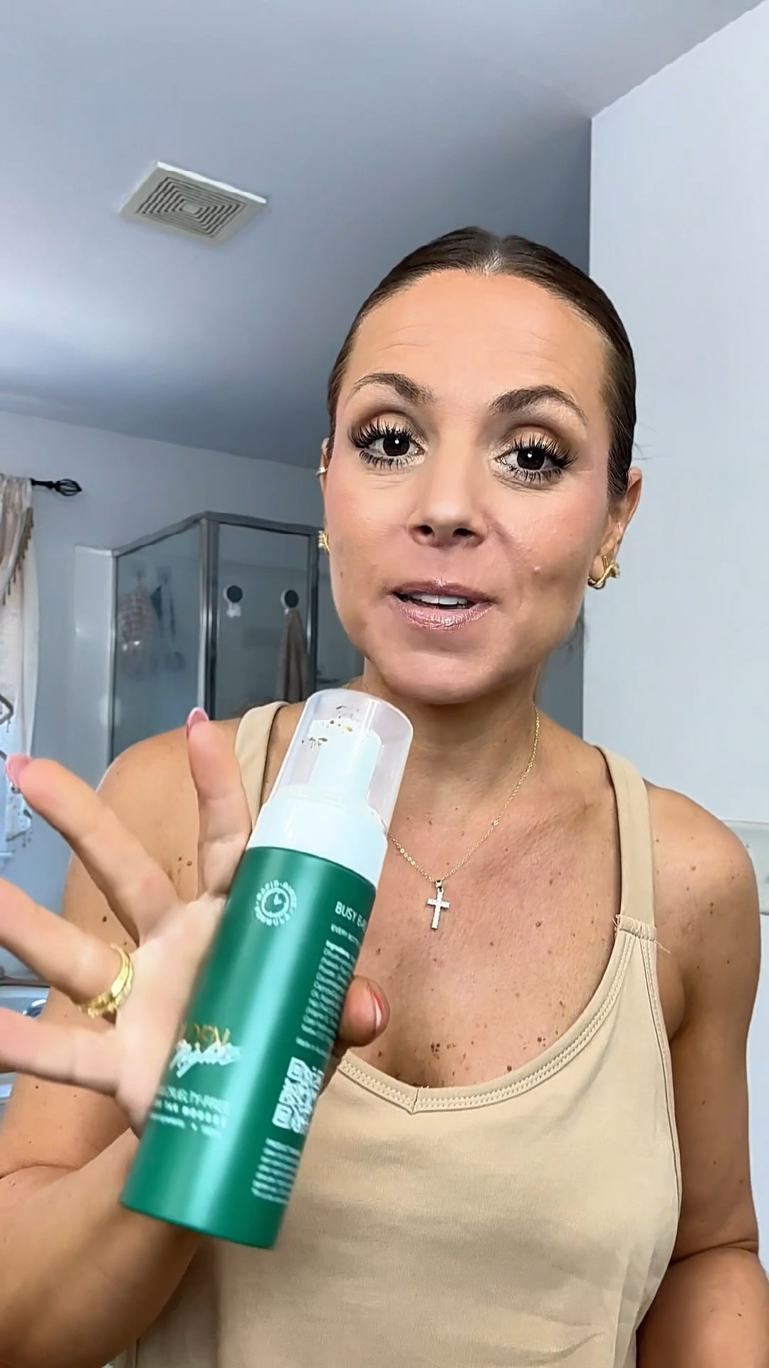 Yesterday I tested the Busy Babe Golden Nights Express Tan, which is an express self tanning mousse that you can leave on for 1 hour for a light glow, 2 hours for a medium tan, or 3 hours for a dark tan.

The best part?
No sticky overnight tanner, no ruined sheets, and almost no downtime because you rinse it off after your desired time.

• • #selftanner
• • #sunlesstan
• • #expresstan
• • #beautyover40
• • #beautyfinds